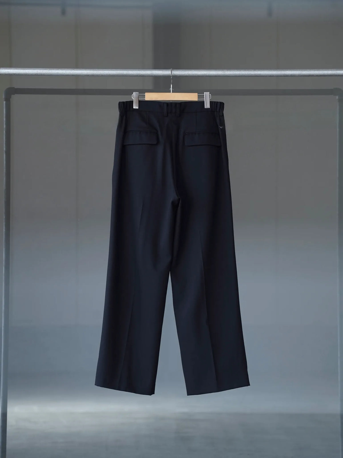 IRENISA | TWO-TUCK WIDE TROUSERS BLACK