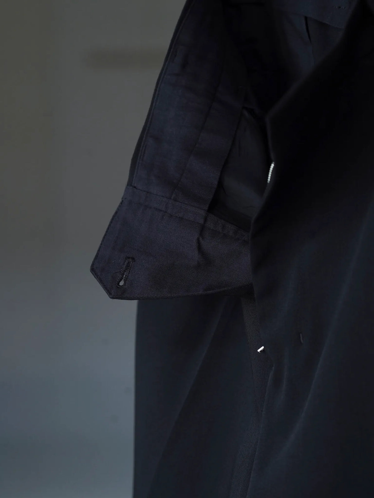 IRENISA | TWO-TUCK WIDE TROUSERS BLACK