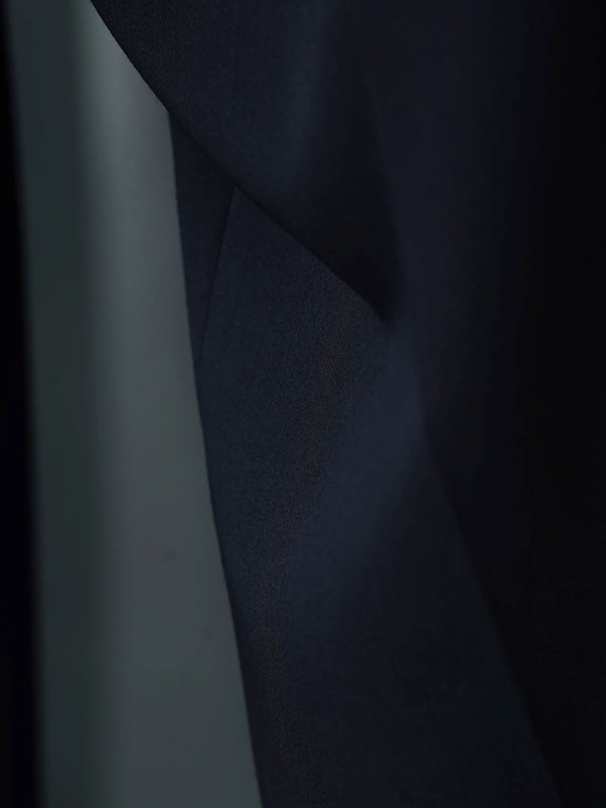 IRENISA | TWO-TUCK WIDE TROUSERS BLACK