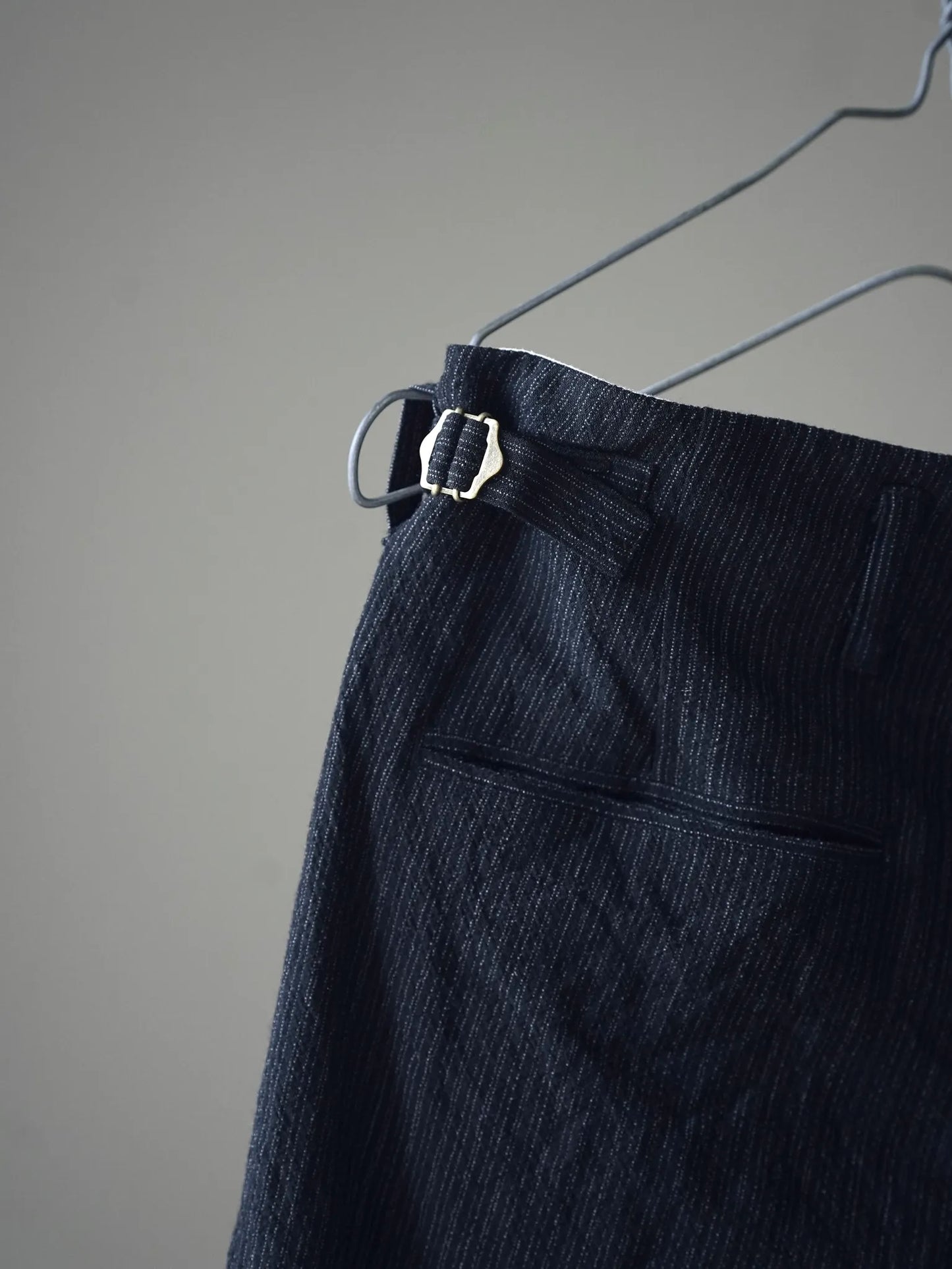 calmlence | SINGLE PLEATED WIDE STRAIGHT BLKST