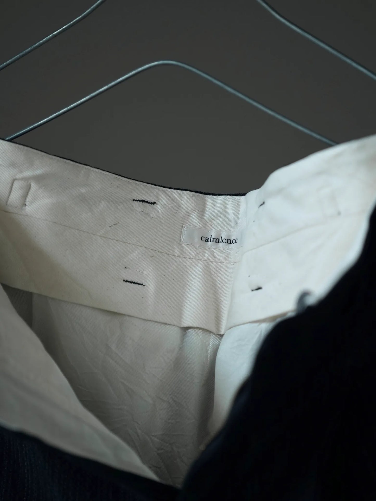 calmlence | SINGLE PLEATED WIDE STRAIGHT BLKST