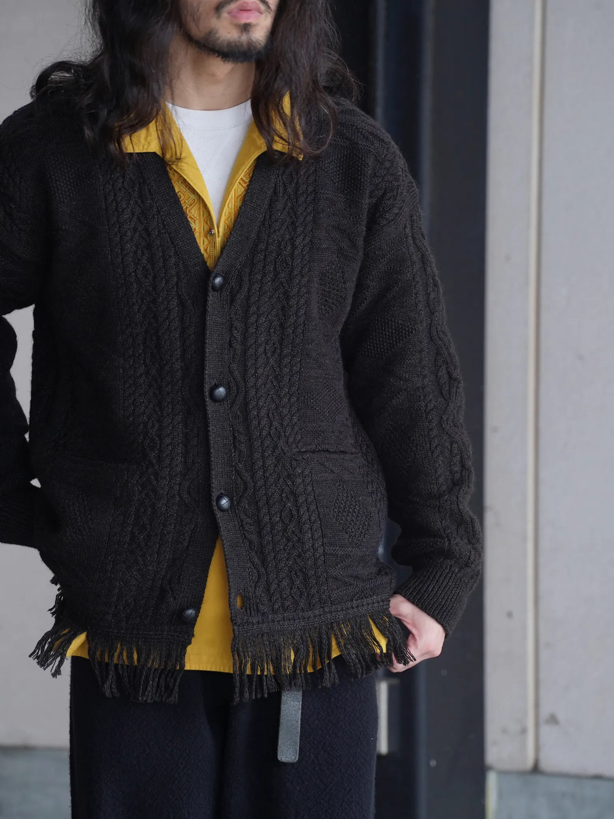 SARTO | WOOL CABLE FRINGE CARDIGAN DARK BROWN