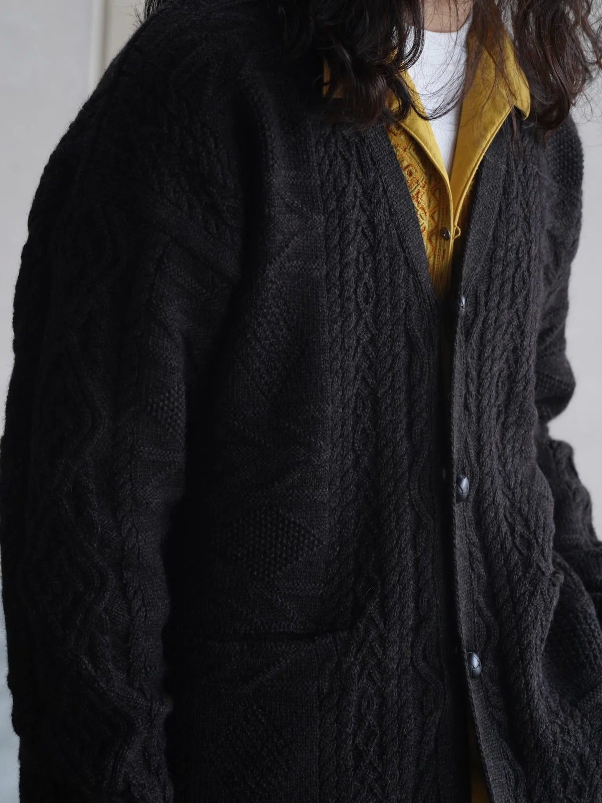SARTO | WOOL CABLE FRINGE CARDIGAN DARK BROWN