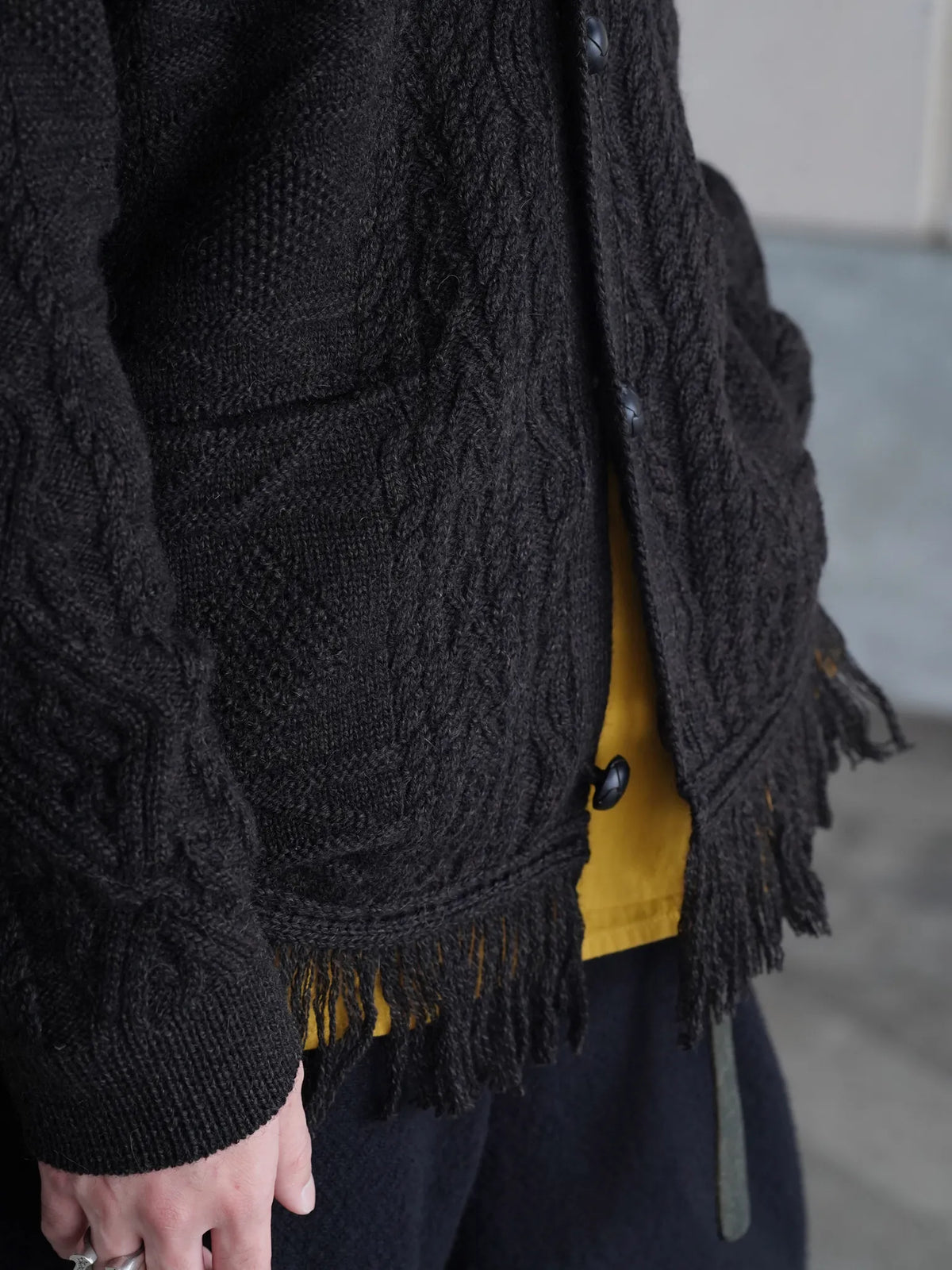 SARTO | WOOL CABLE FRINGE CARDIGAN DARK BROWN