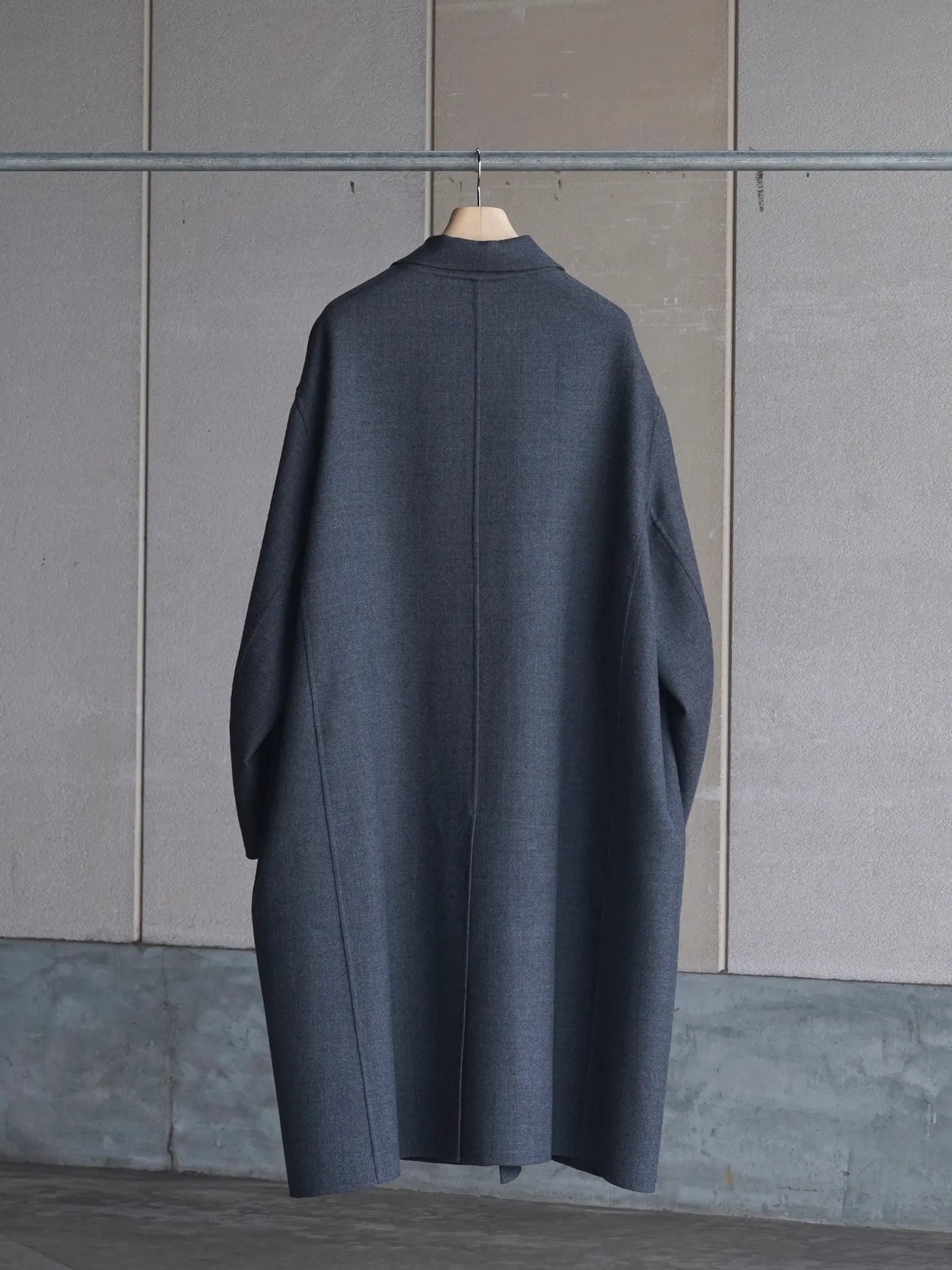 nonnotte-drapinig-gown-overcoat-charcoal-top-2