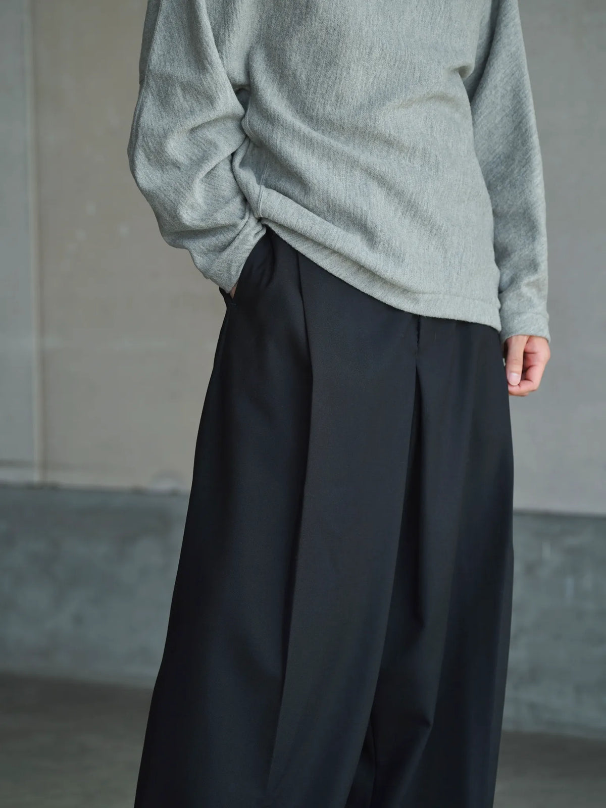 nonnotte | Draping Crotch Box Pleats One Tuck Trousers Deep Black