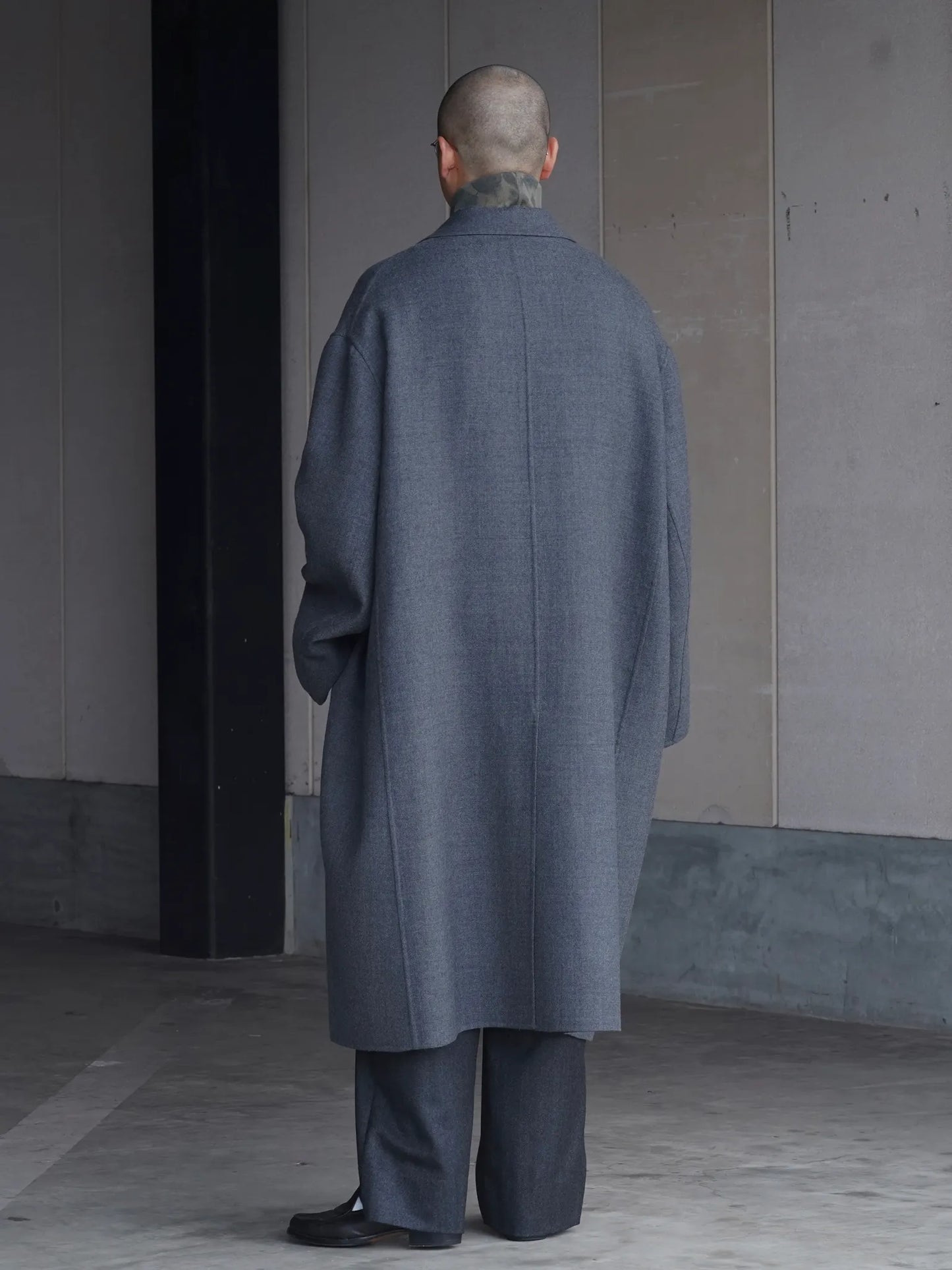 nonnotte-drapinig-gown-overcoat-charcoal-top-7