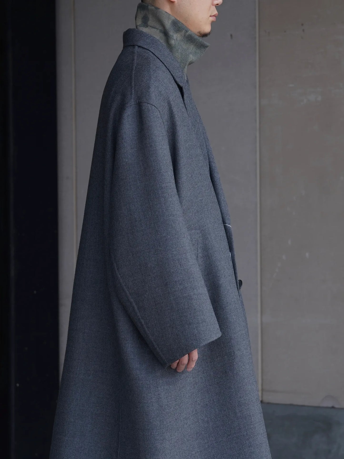 nonnotte-drapinig-gown-overcoat-charcoal-top-12
