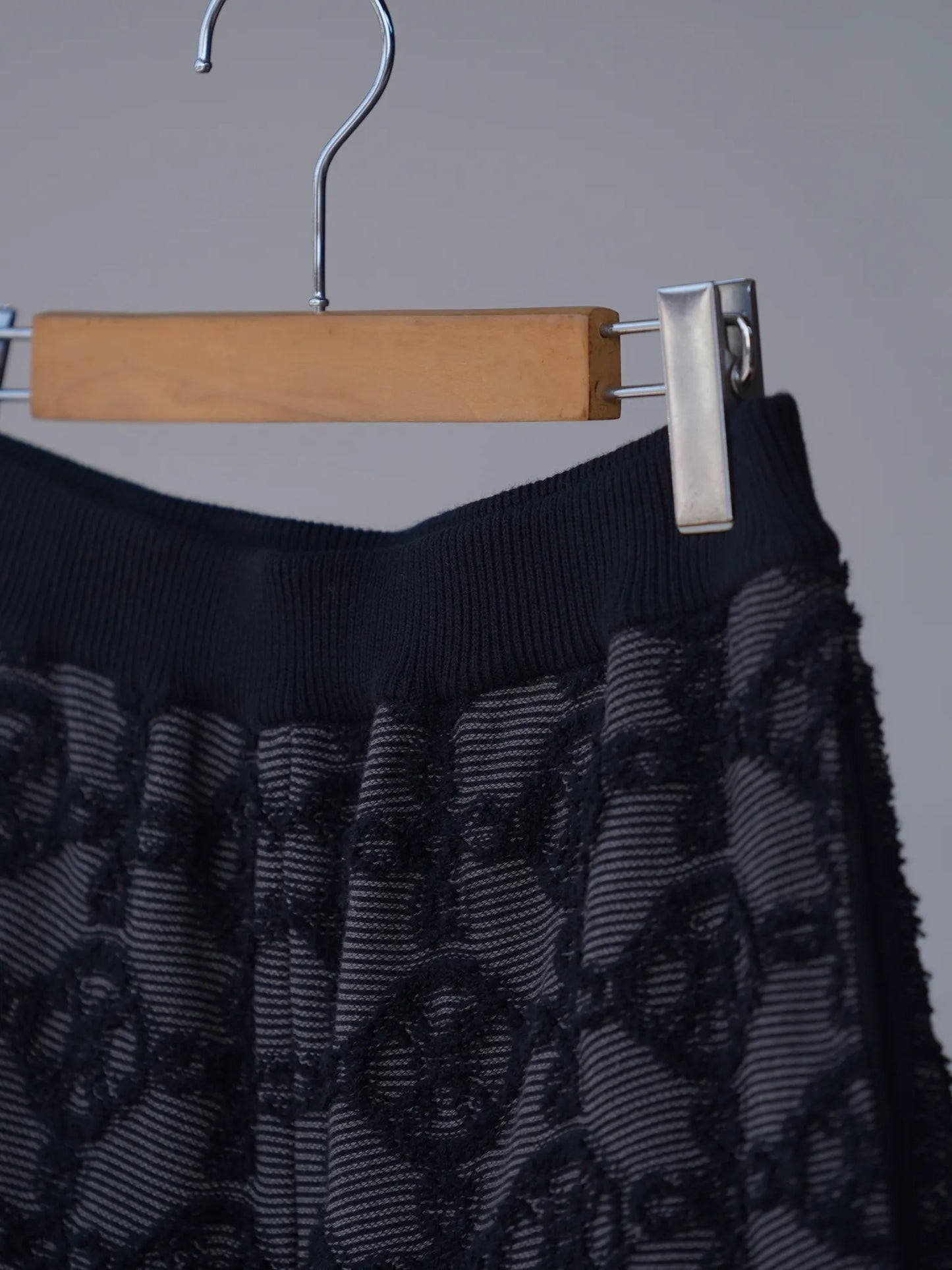 KAKAN | GRIDPILE KNIT PANTS Black