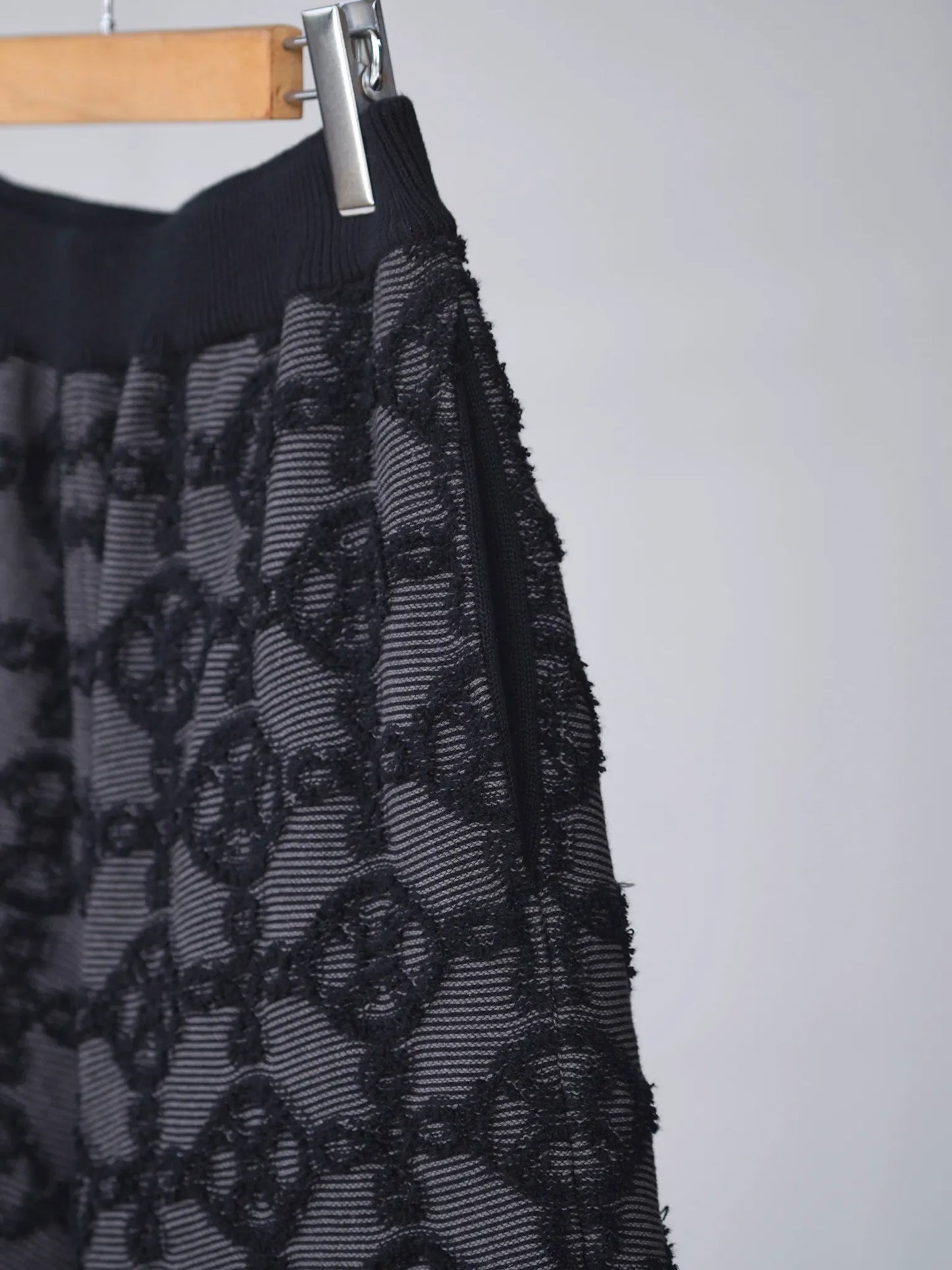 KAKAN | GRIDPILE KNIT PANTS Black