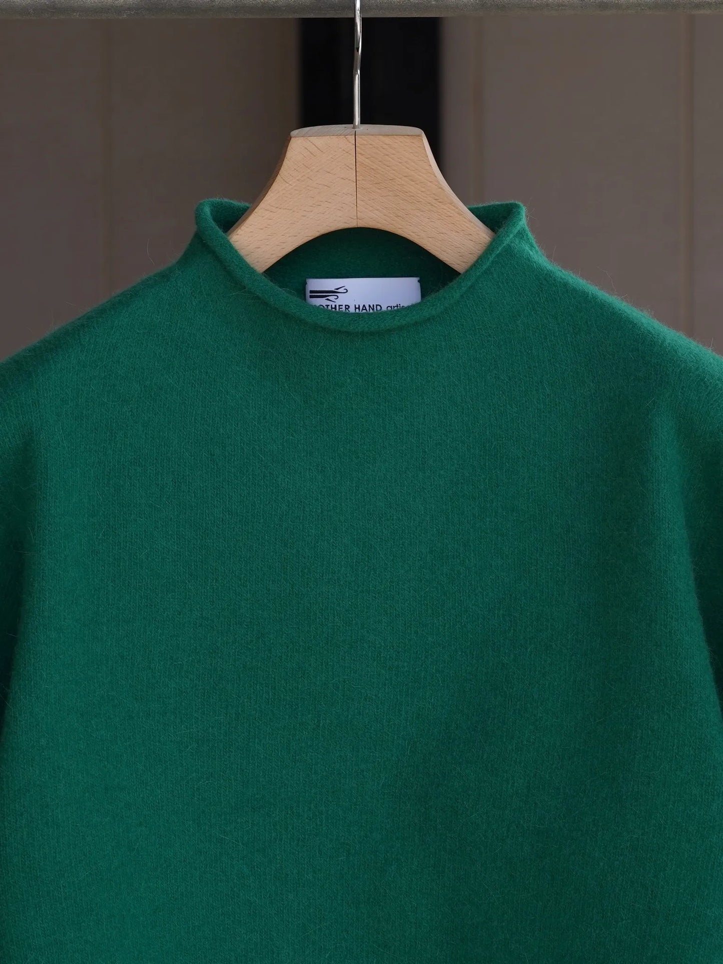 MOTHER HAND artisan | GEEL SMERALDO