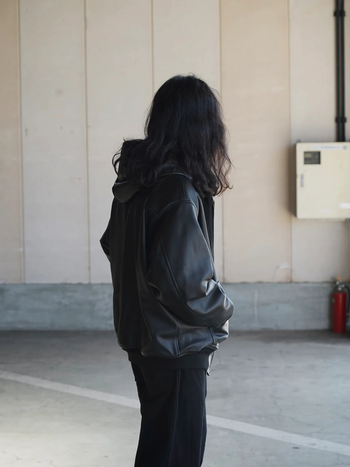 COMOLI | カーフスキン ジップパーカ BLACK