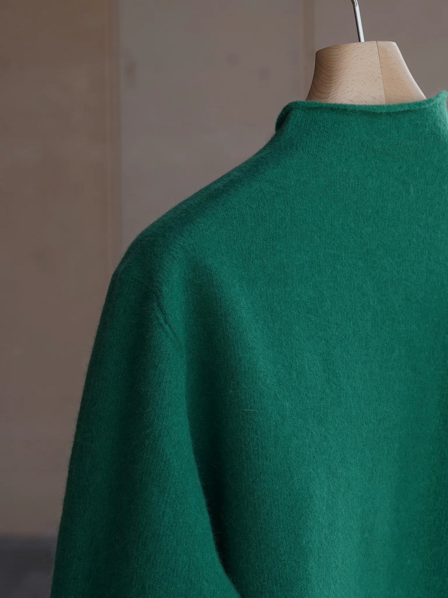 MOTHER HAND artisan | GEEL SMERALDO