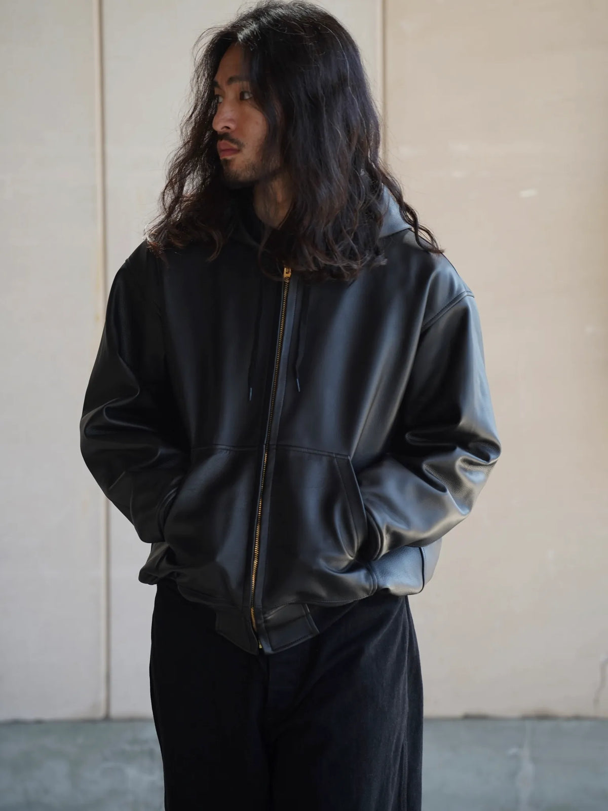 COMOLI | カーフスキン ジップパーカ BLACK