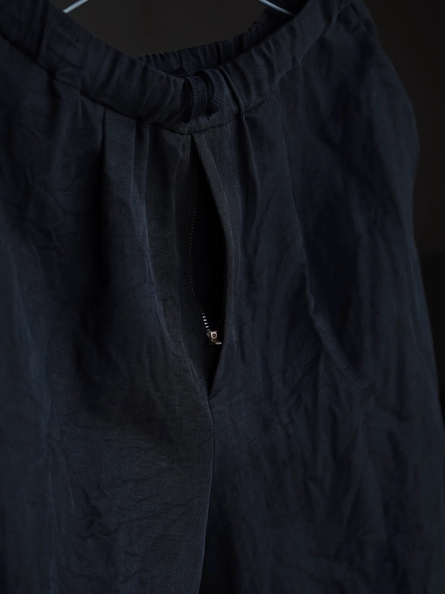 calmlence | SINGLE PLEATED EASY SHORTS BLK