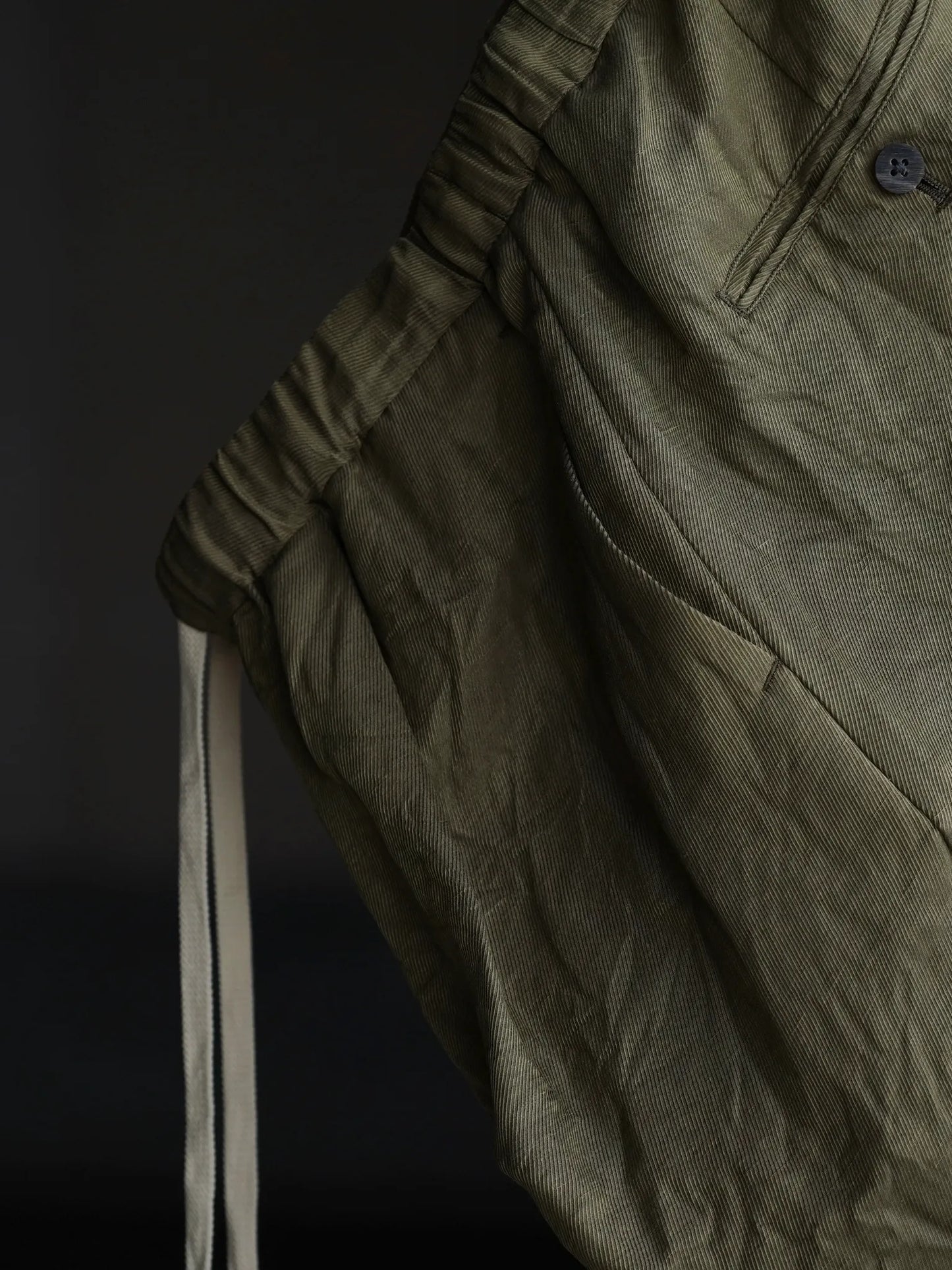 calmlence | SINGLE PLEATED EASY SHORTS DBEG