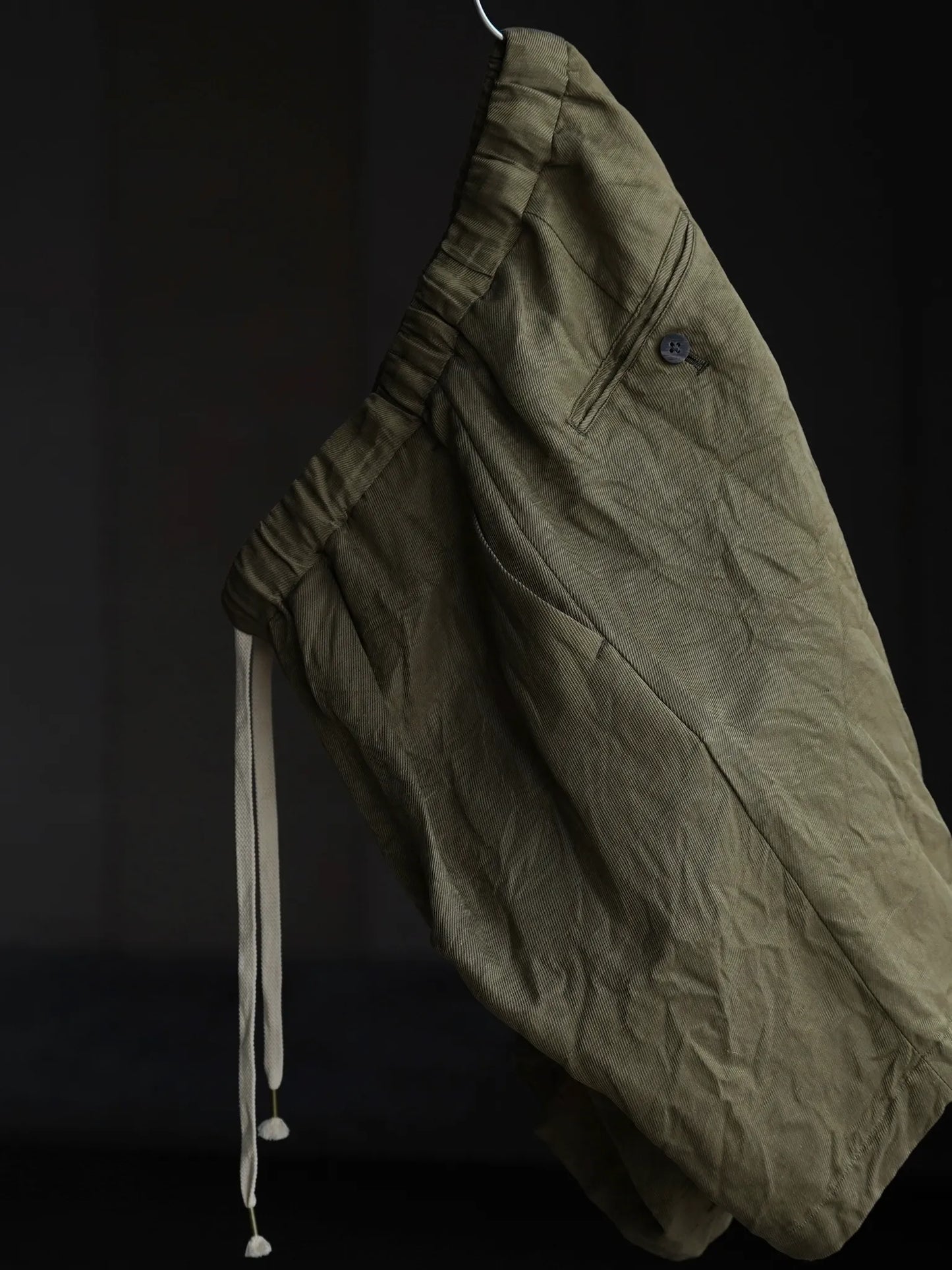 calmlence | SINGLE PLEATED EASY SHORTS DBEG