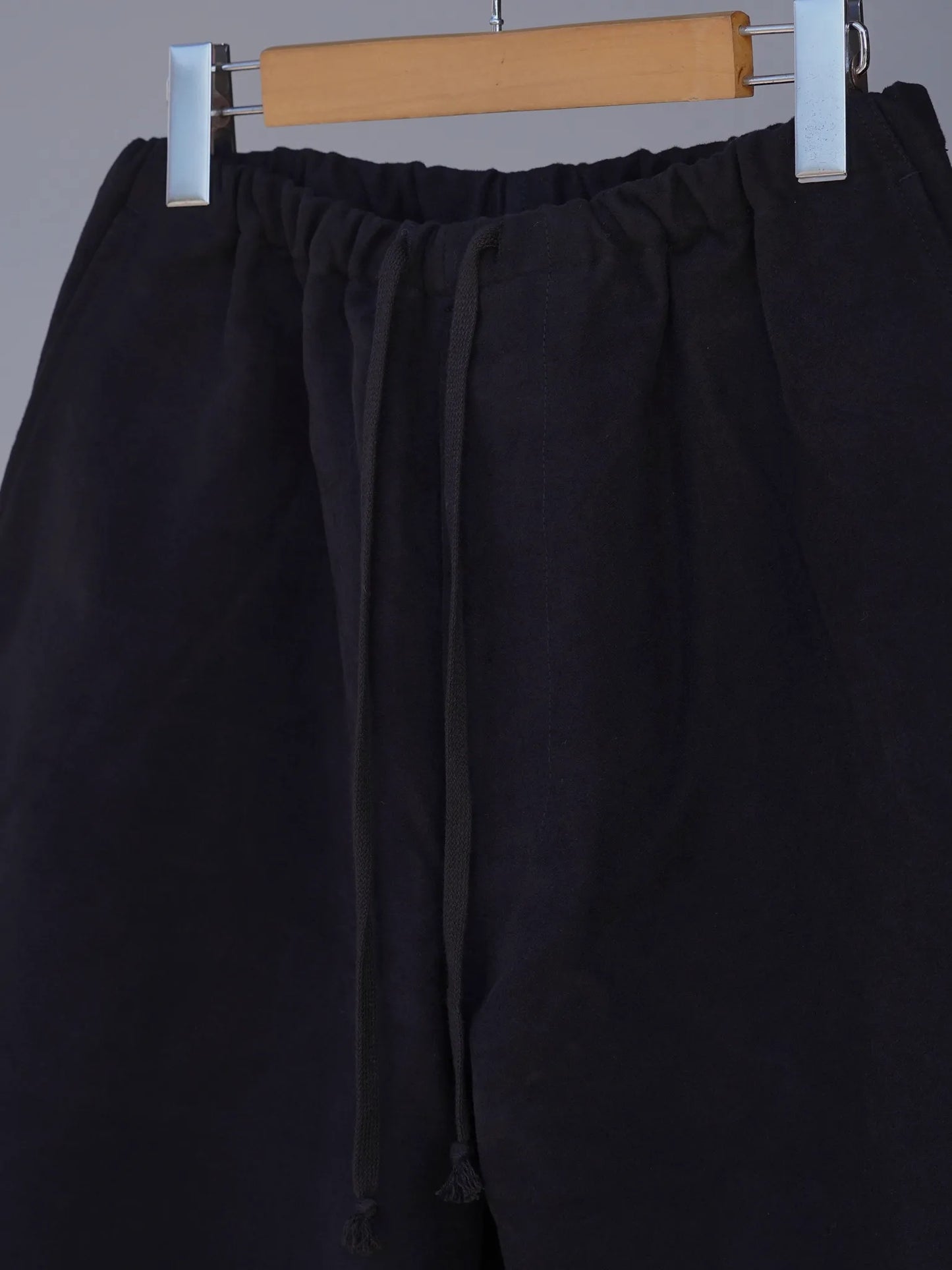 COMOLI | モールスキン ドローストリングパンツ BLACK