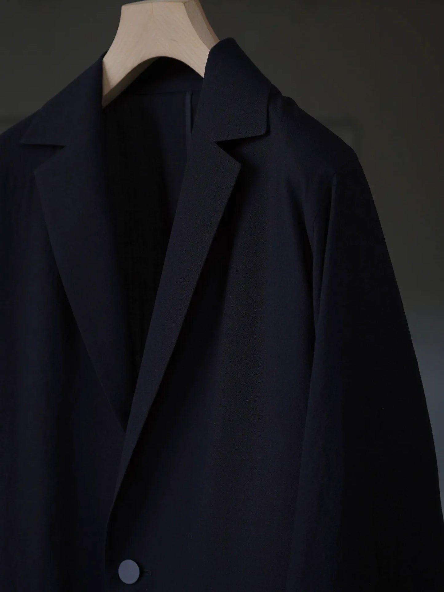 irenisa-relaxed-shoulder-jacket-black-4