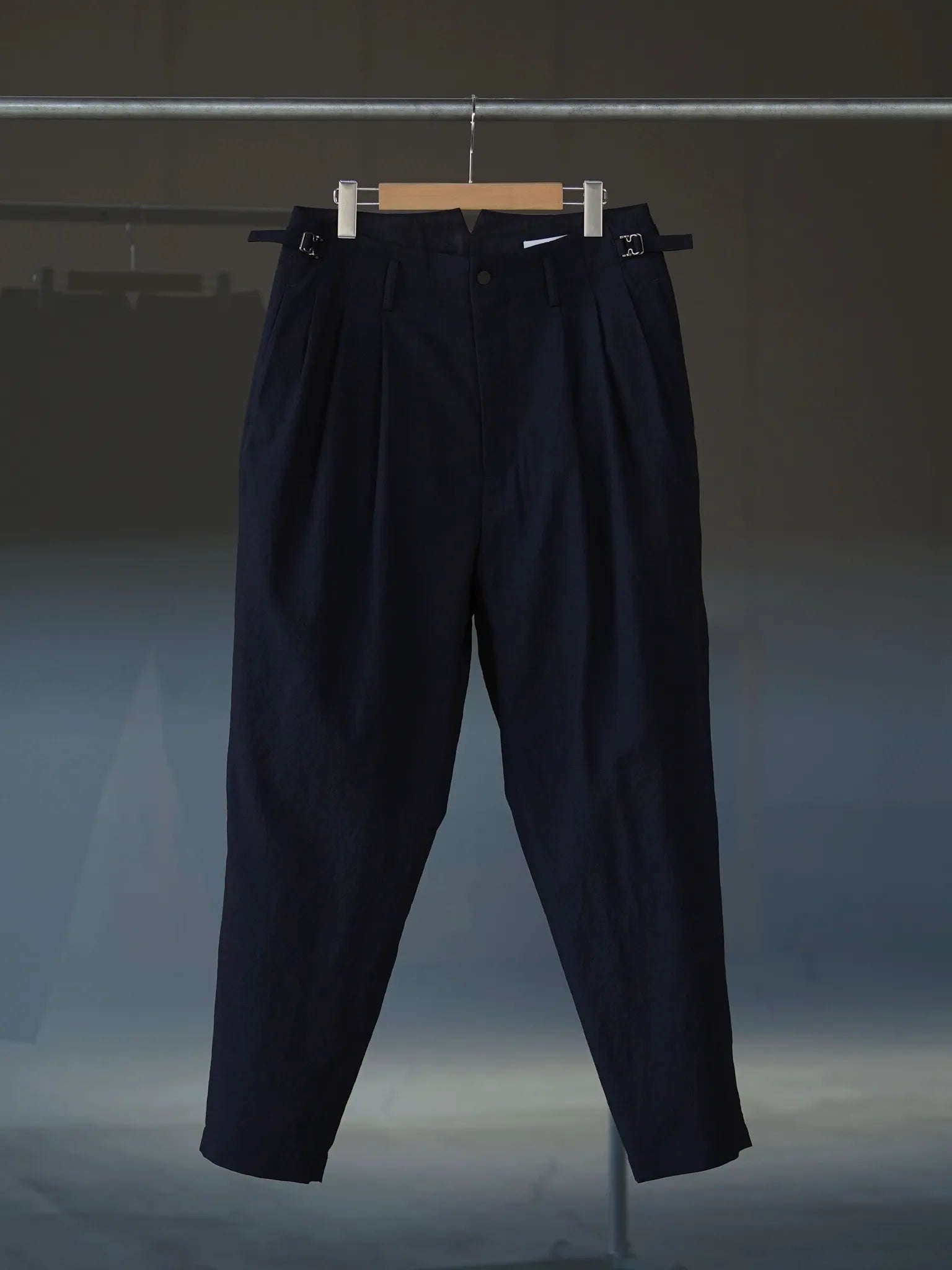irenisa-three-tucks-tapered-pants-black-1
