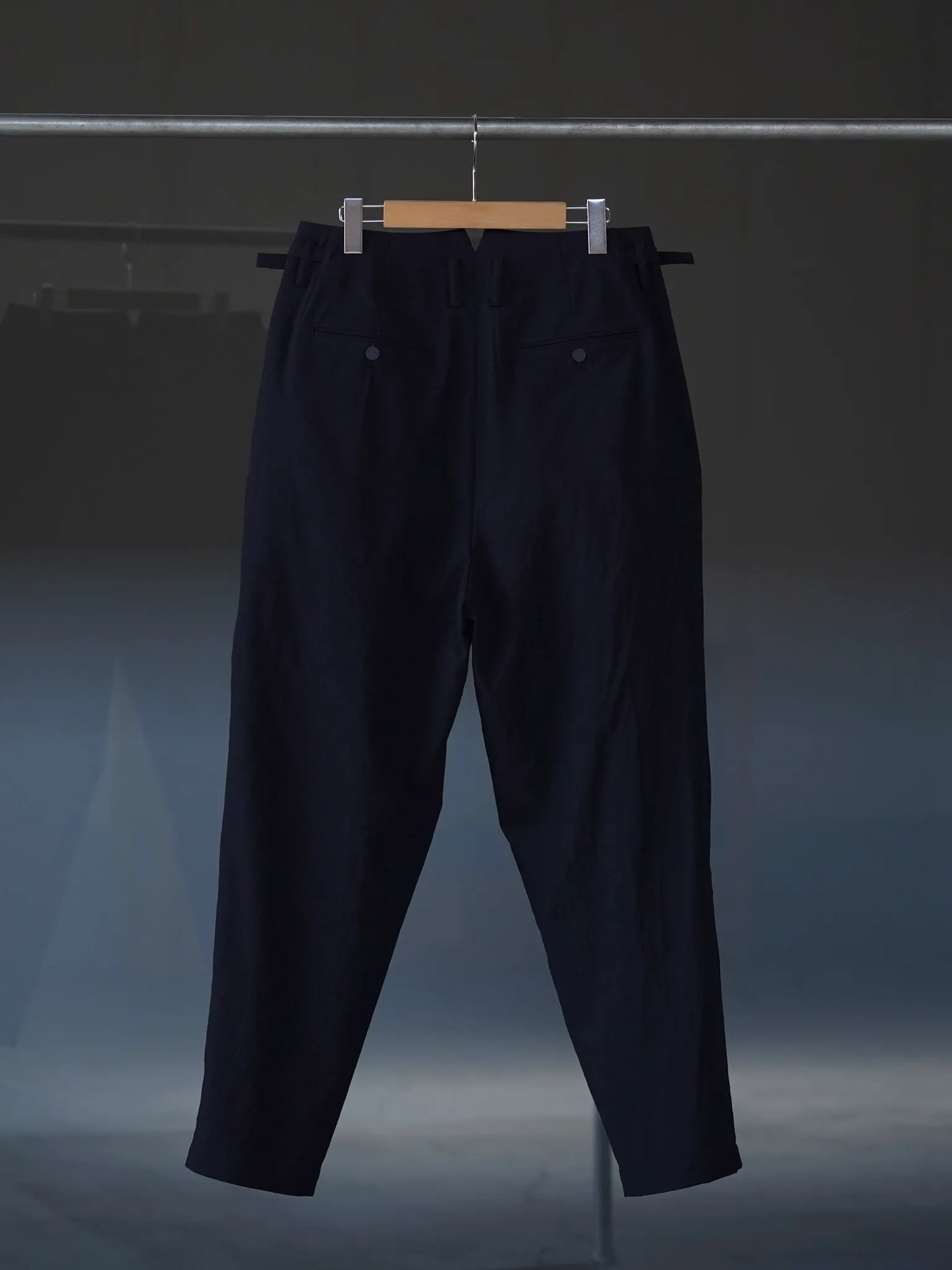 irenisa-three-tucks-tapered-pants-black-5