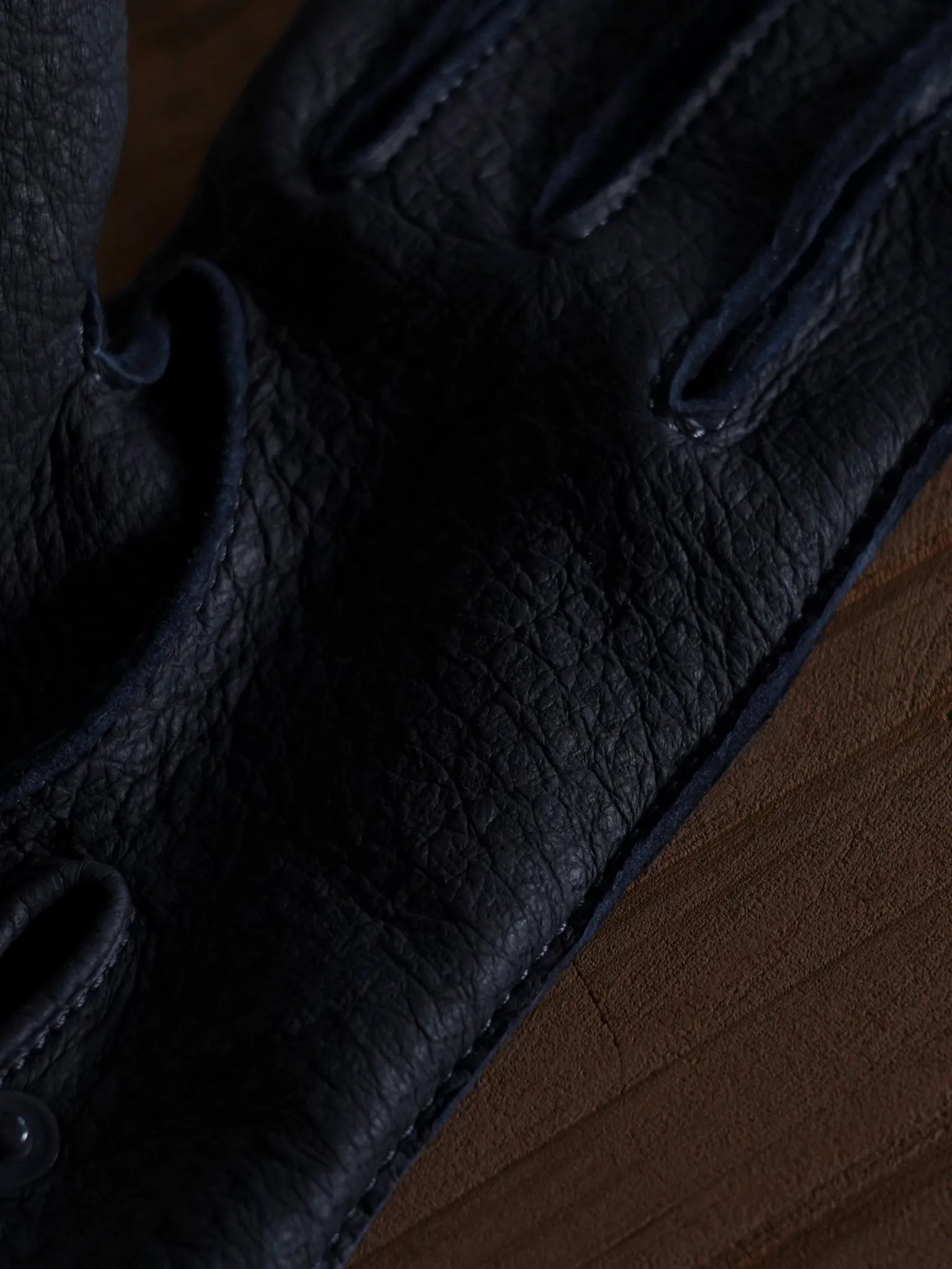 post-production-country-gloves-peccary-unlining-black-4