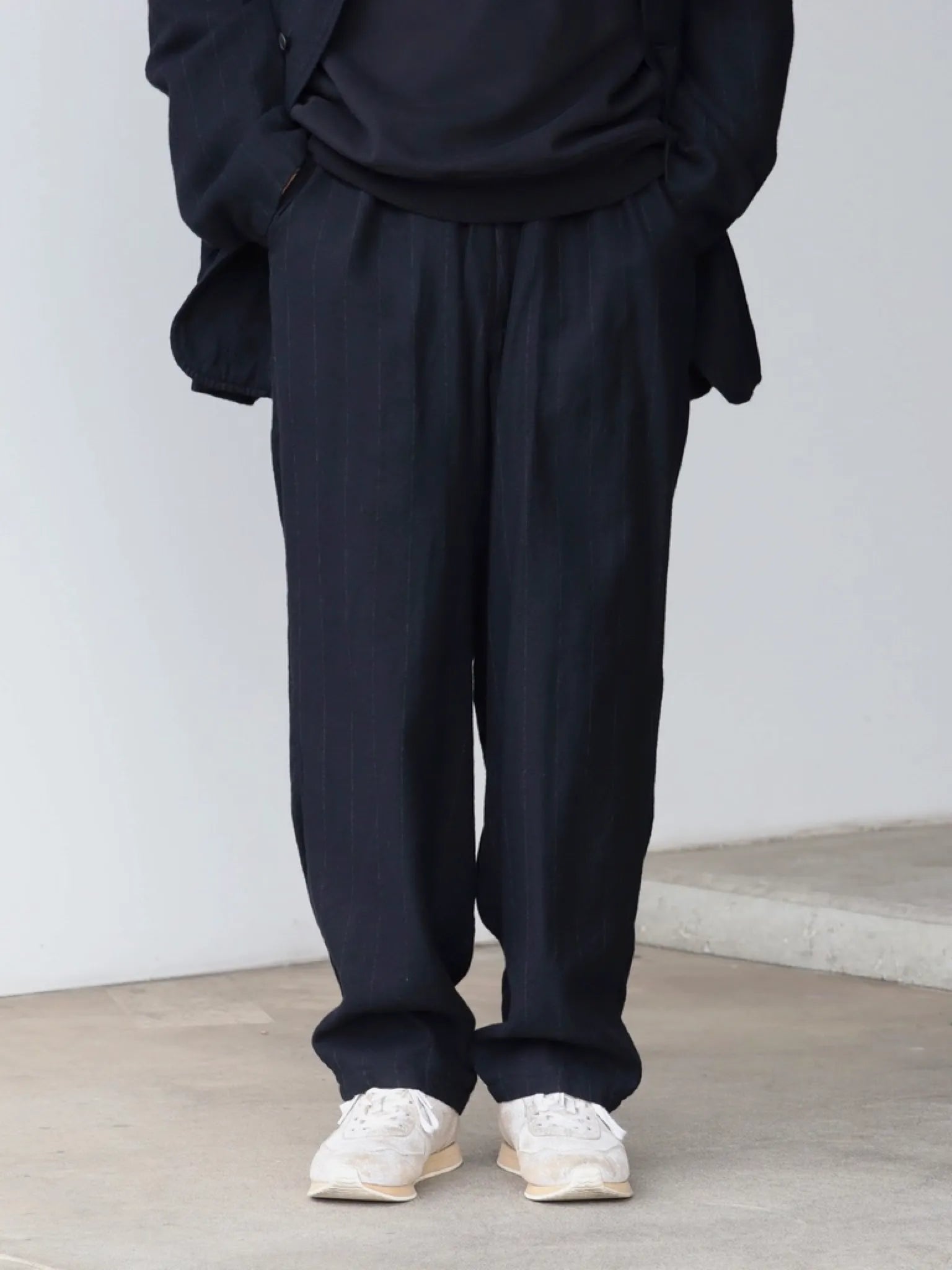 COMOLI ウールストライプ テーパードパンツ COMOLI ストライプ テーパードパンツ STRIPE | CASANOVA&CO