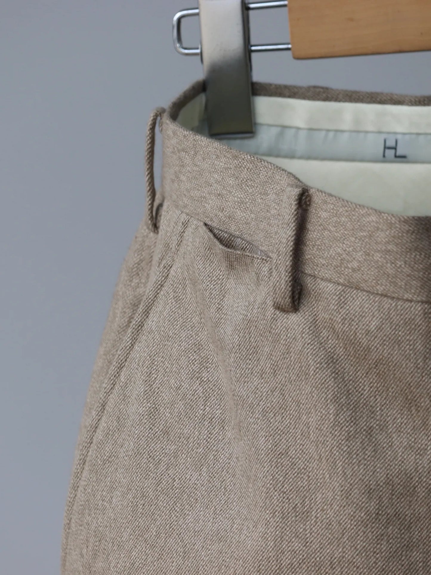 HERILL | Cotton twill Chino pants Beige