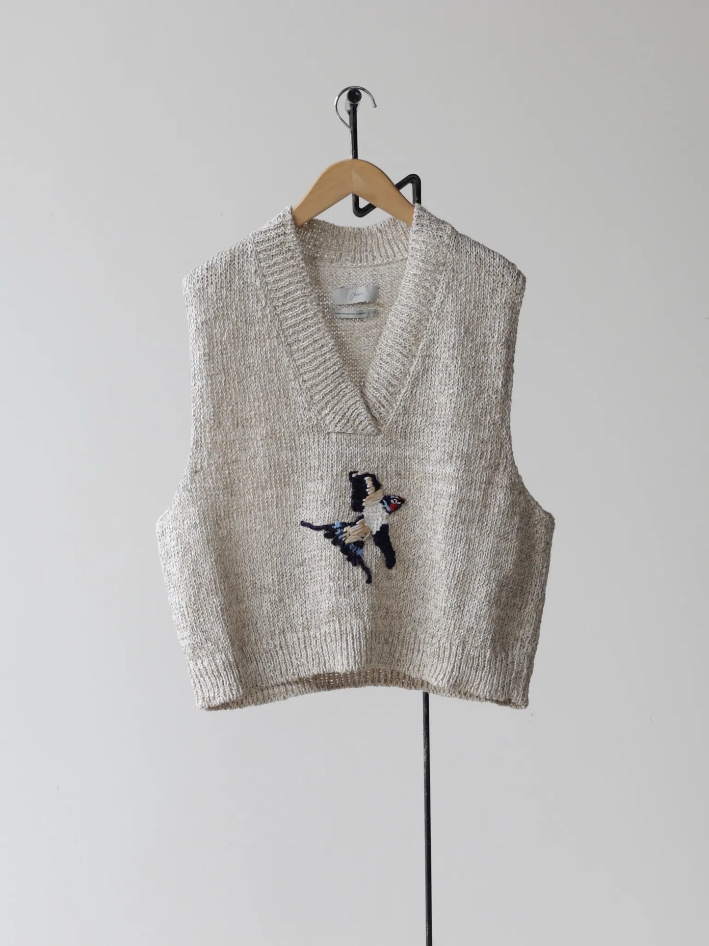 amachi-swallow-knit-vest-beige-1