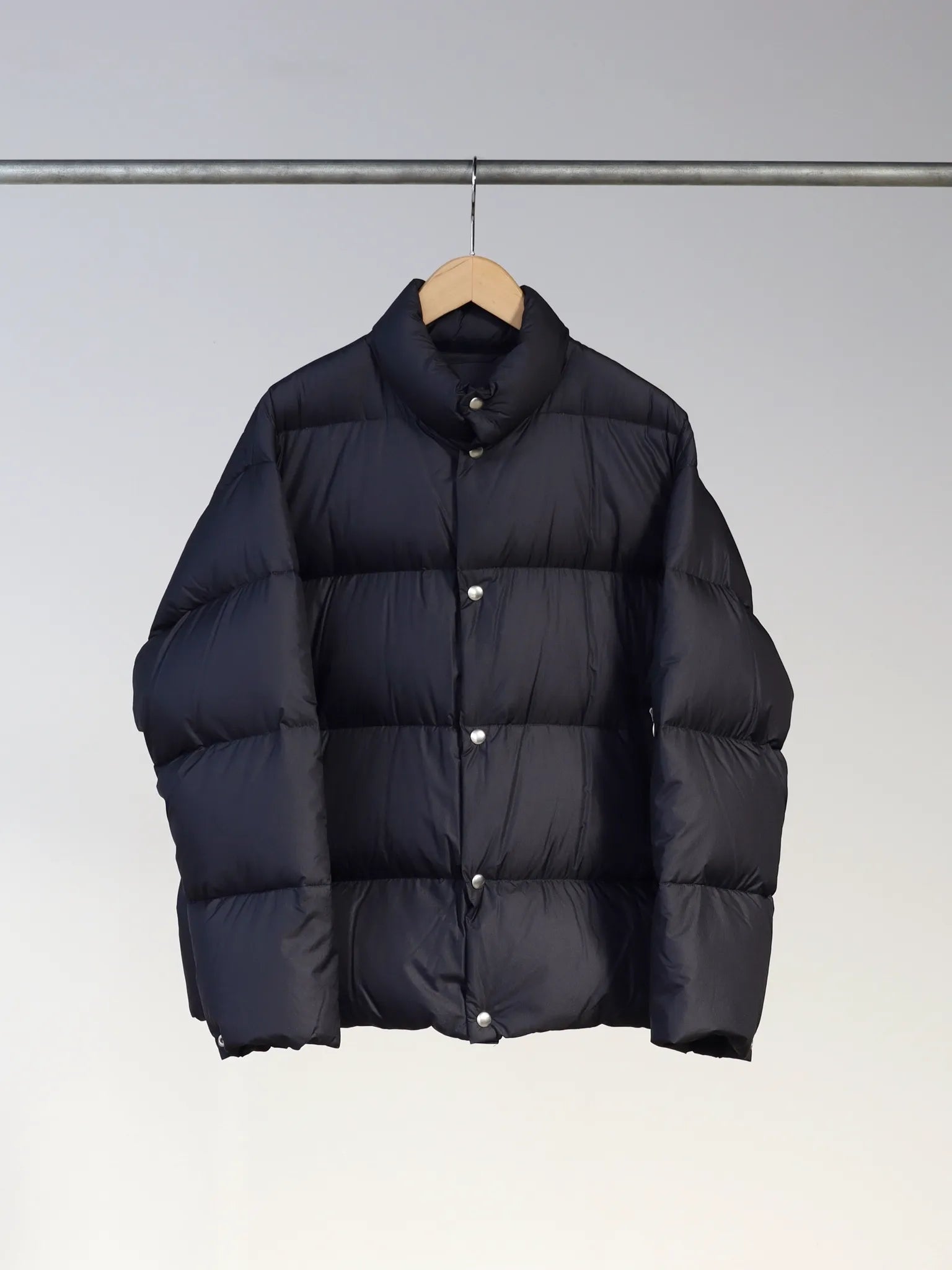 COMOLI ダウン ジャケット BLACK | CASANOVA&CO (カサノヴァアンドコー