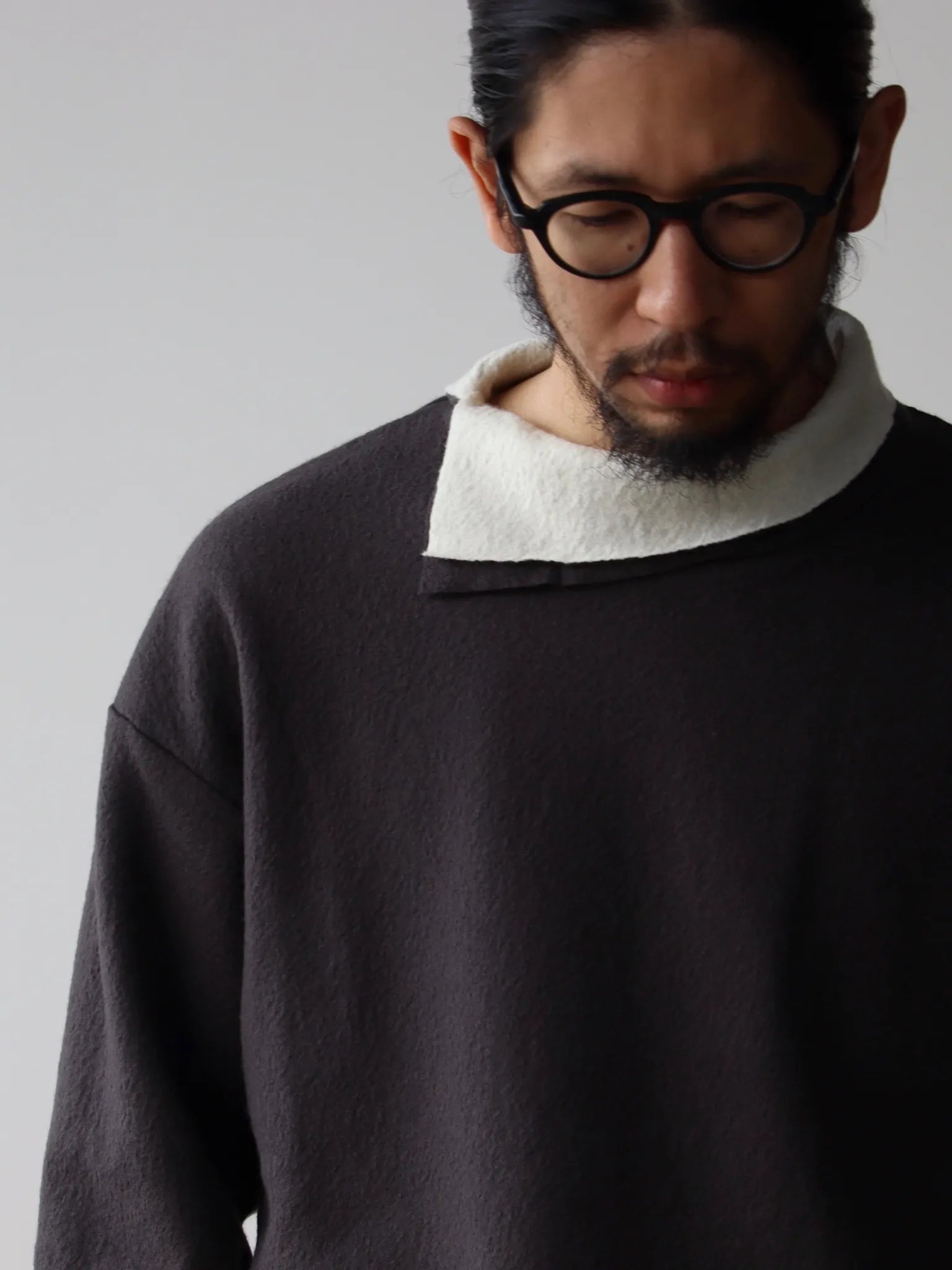 amachi-double-layer-wool-top-offf-white-x-flint-gray-9