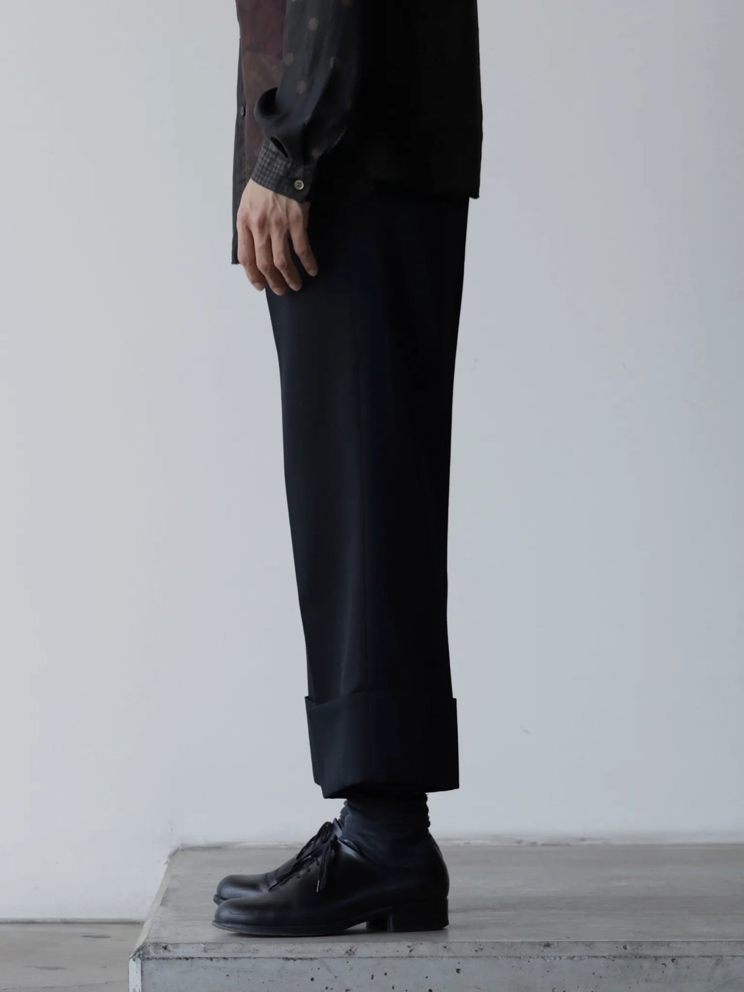 sean-suen-rolled-cuffs-trousers-black-2
