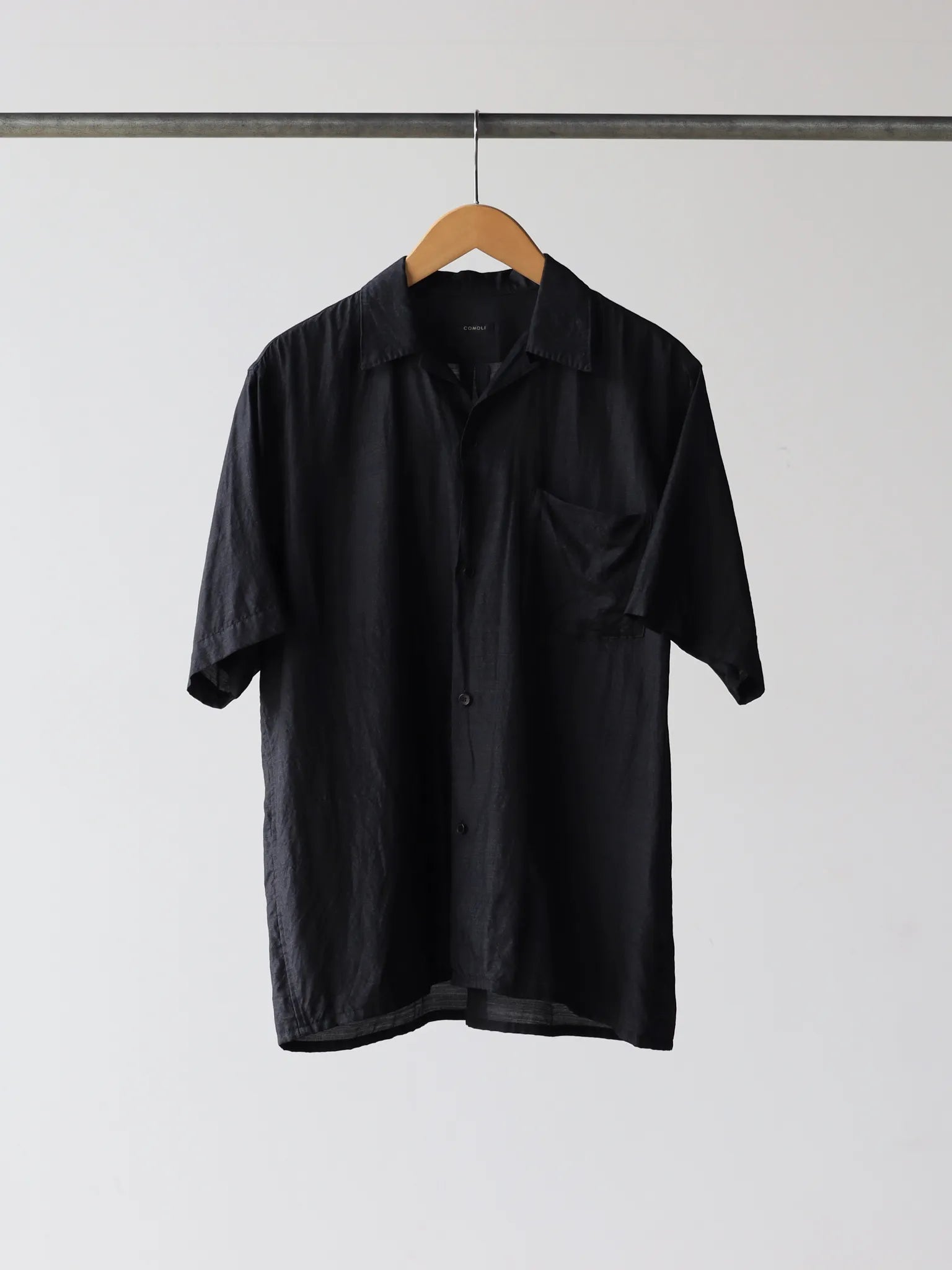 COMOLI ウールシルク 半袖オープンカラーシャツ　 charcoal ３ COMOLI ウールシルク 半袖オープンカラーシャツ CHARCOAL