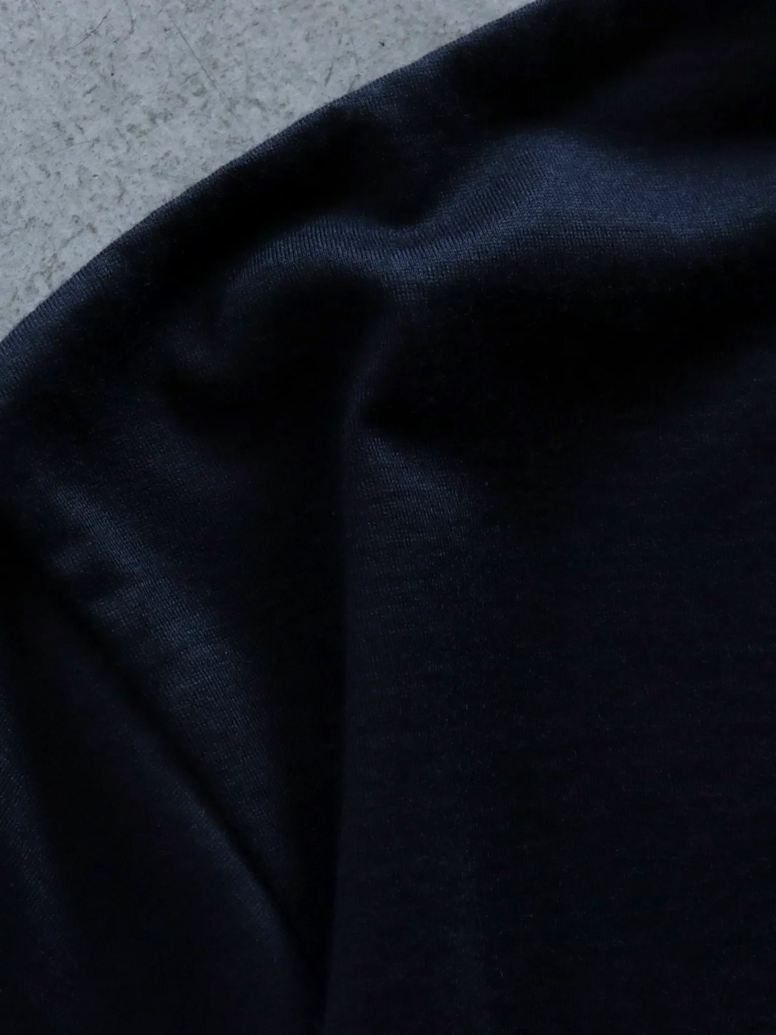 bodhi-cashmere100-tee-navy-3