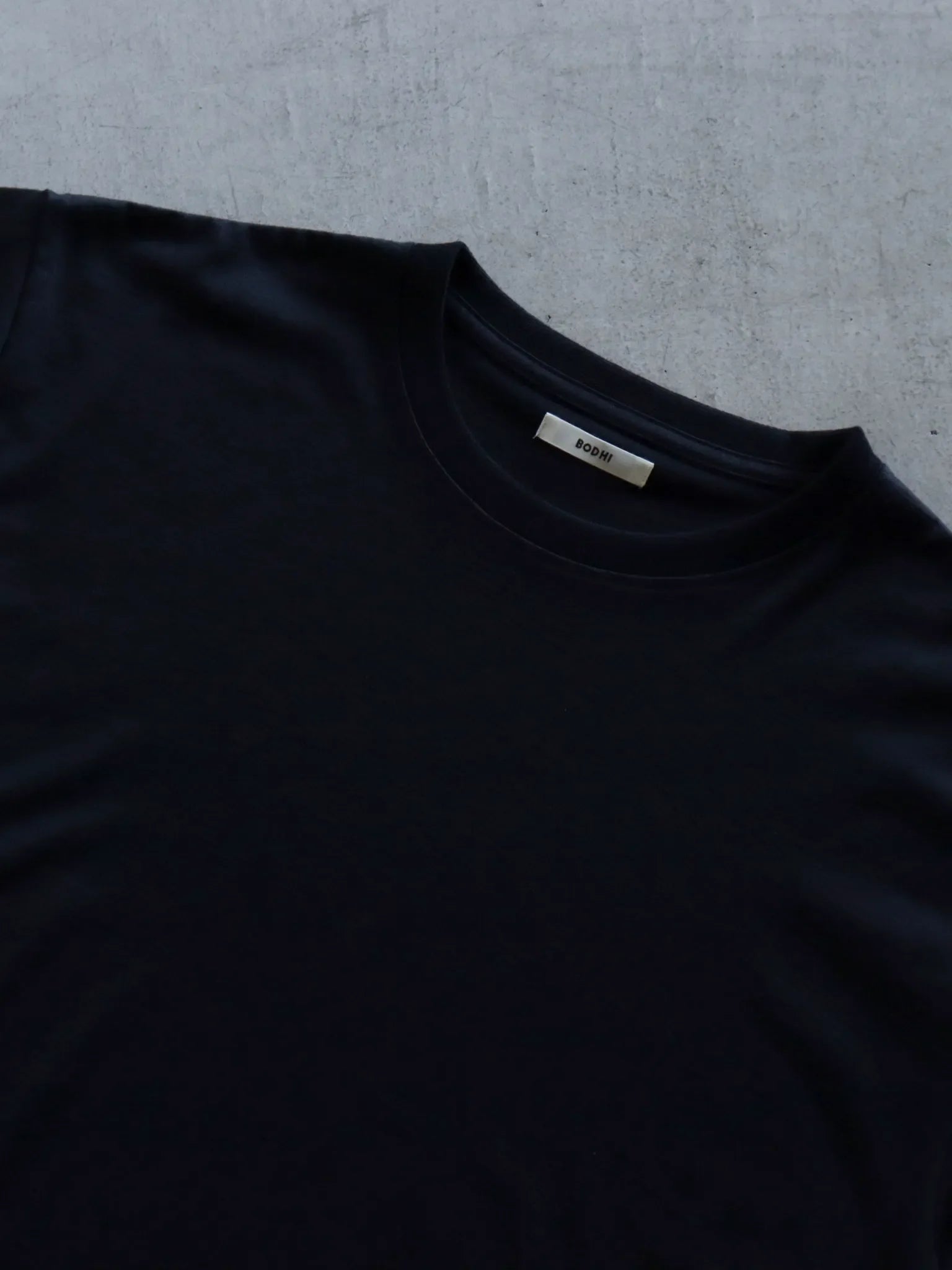 bodhi-cashmere100-tee-navy-5