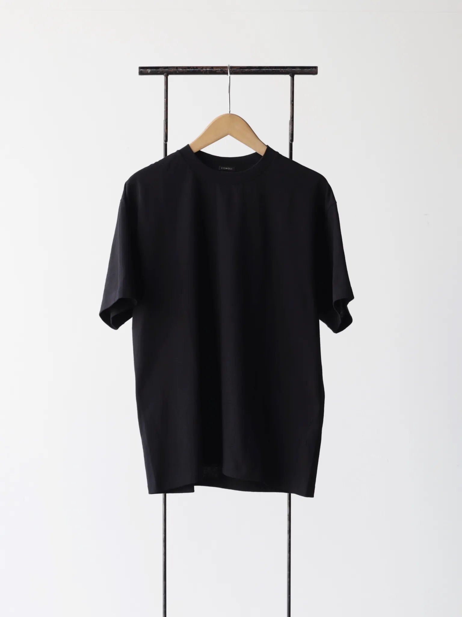 美品　24ss COMOLコットンジャージ半袖Tシャツ　フェードブラック　4 COMOLI コットンジャージ 半袖Tシャツ FADE BLACK | CASANOVA&CO