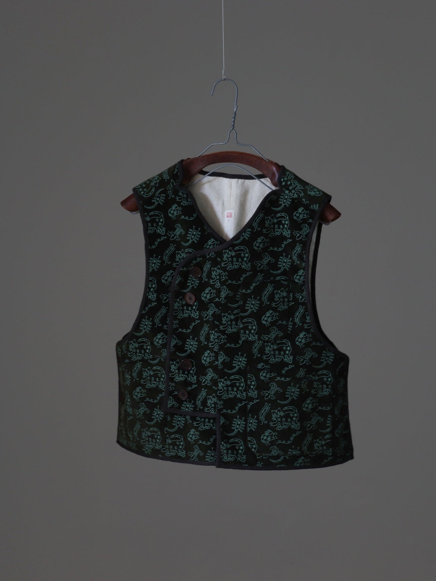 seventyfive-pipa-vest-printed-olive-1