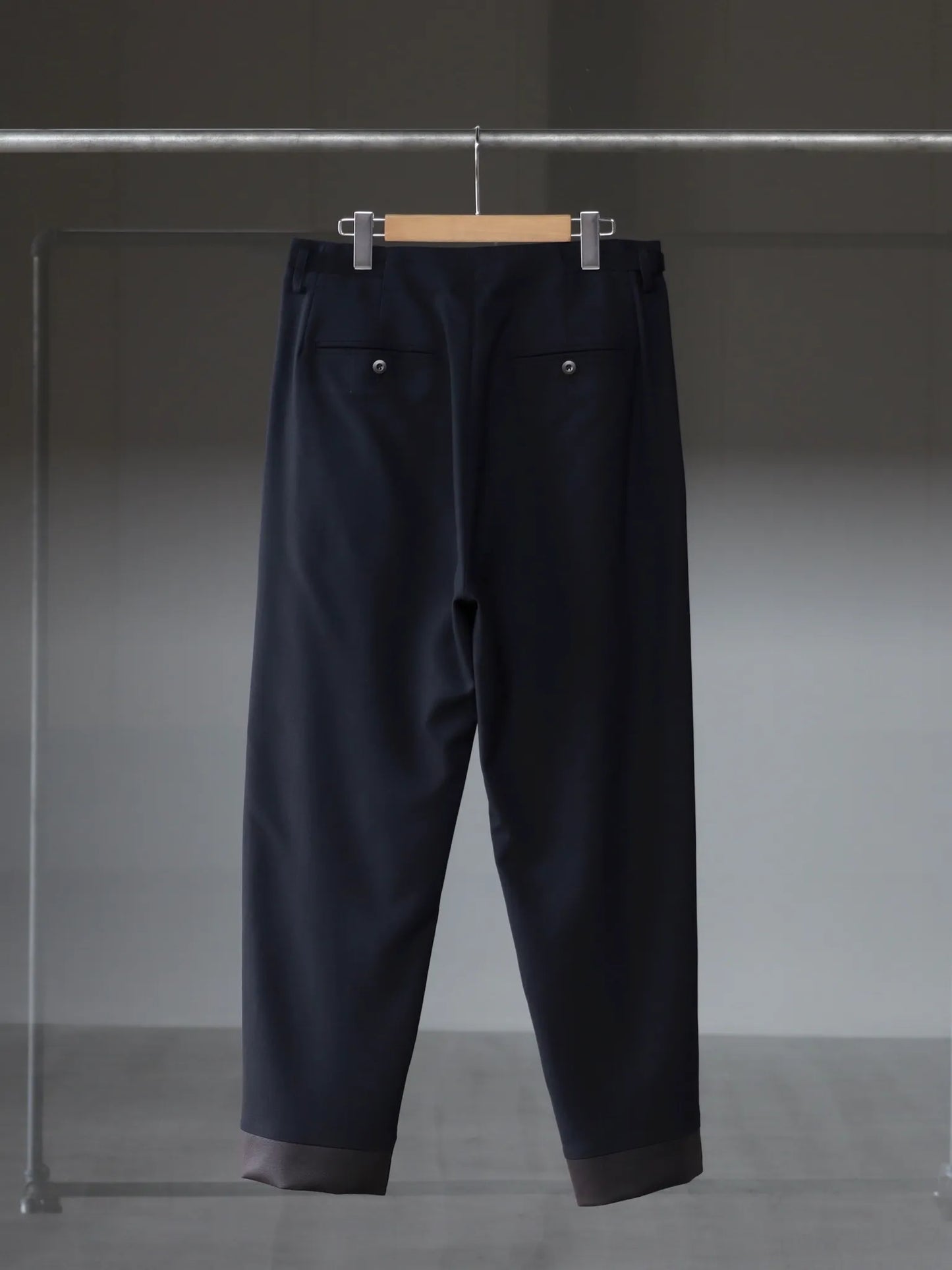 irenisa-two-tucks-tapered-trousers-black-2