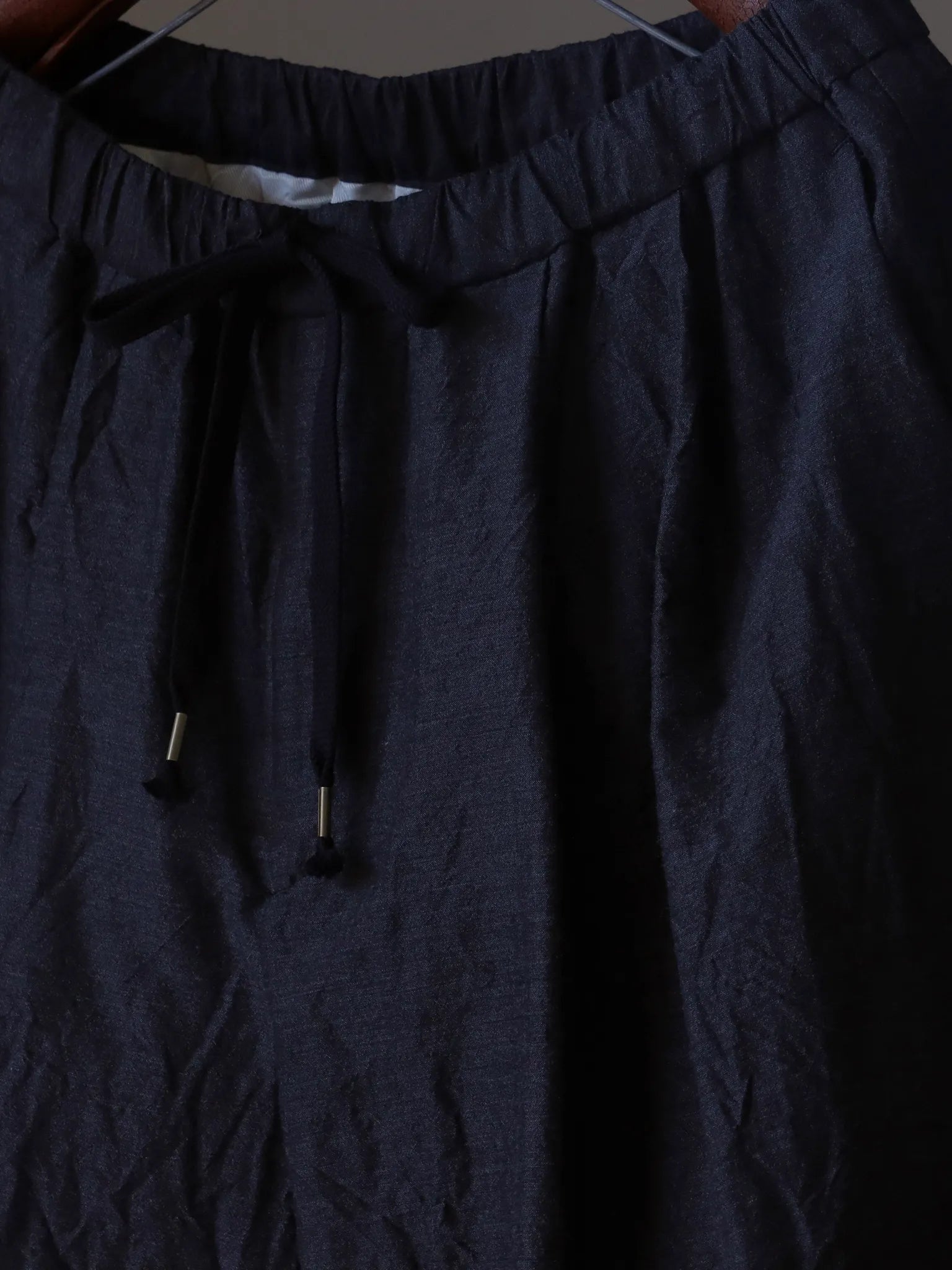 calmlence-double-pleated-easy-tapered-gry-3