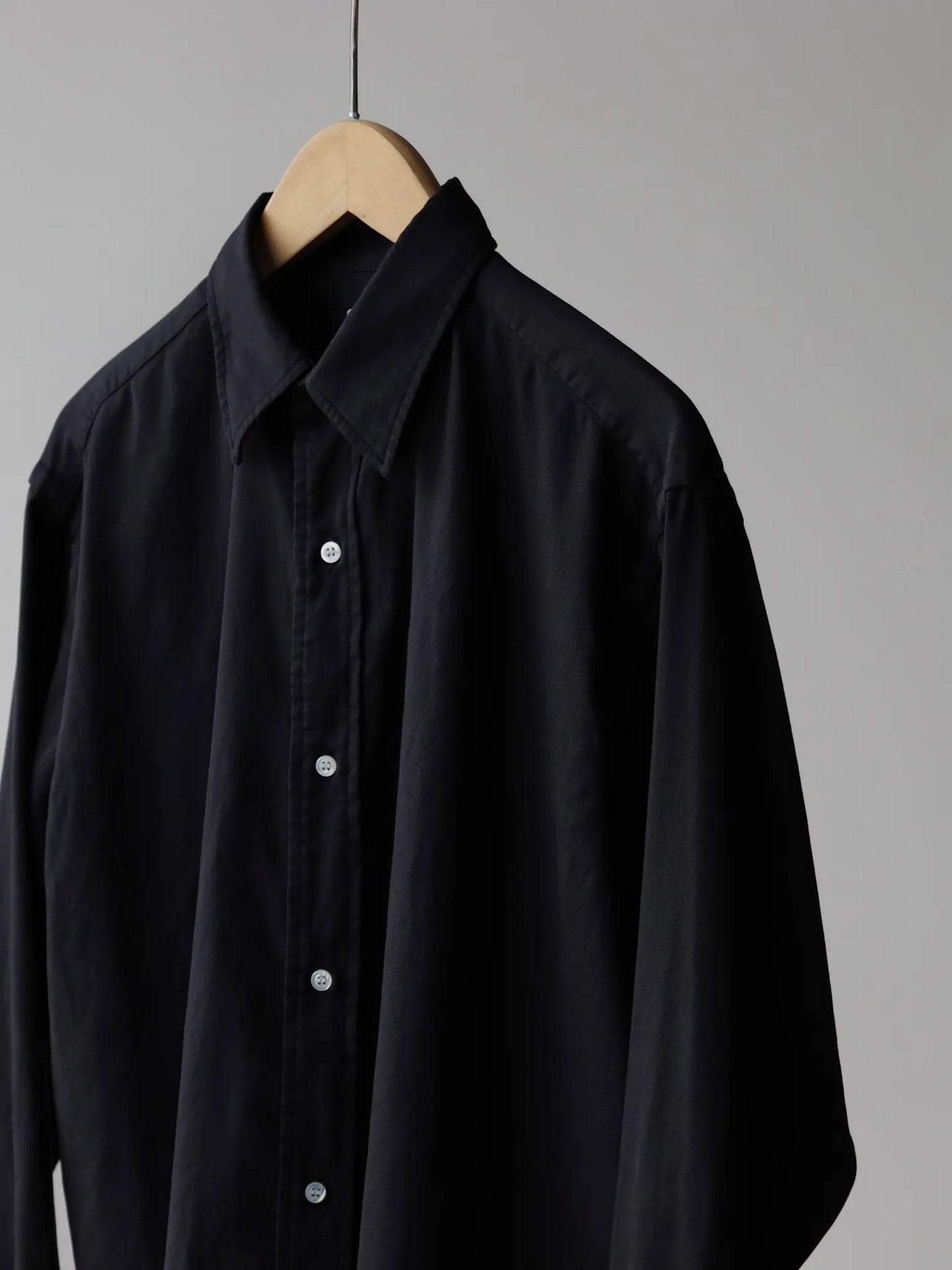 a-presse-double-weave-twill-regular-collar-shirt-black-3
