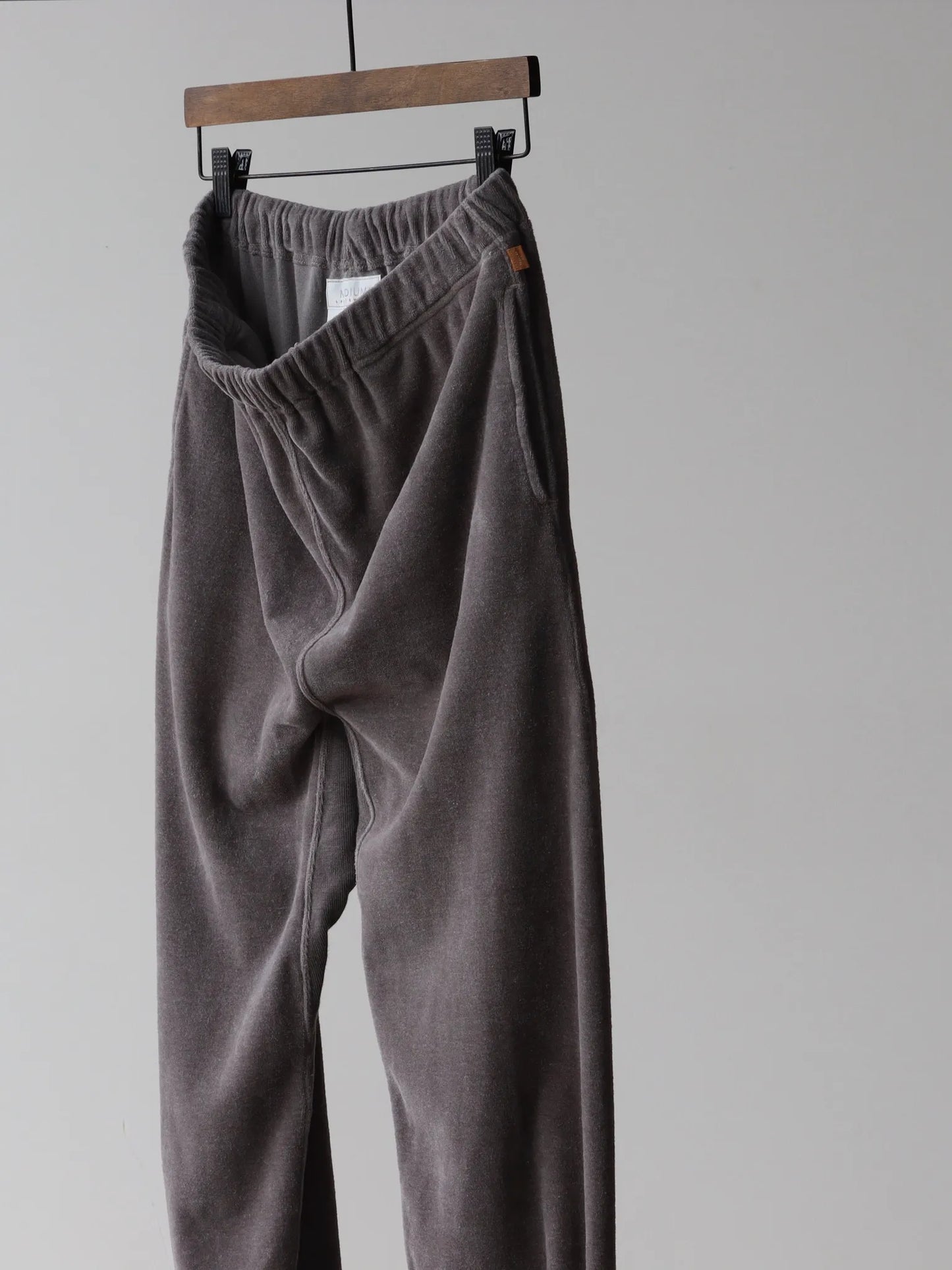 medium-sportswear-warmup-pants-velour-uneven-grey-5