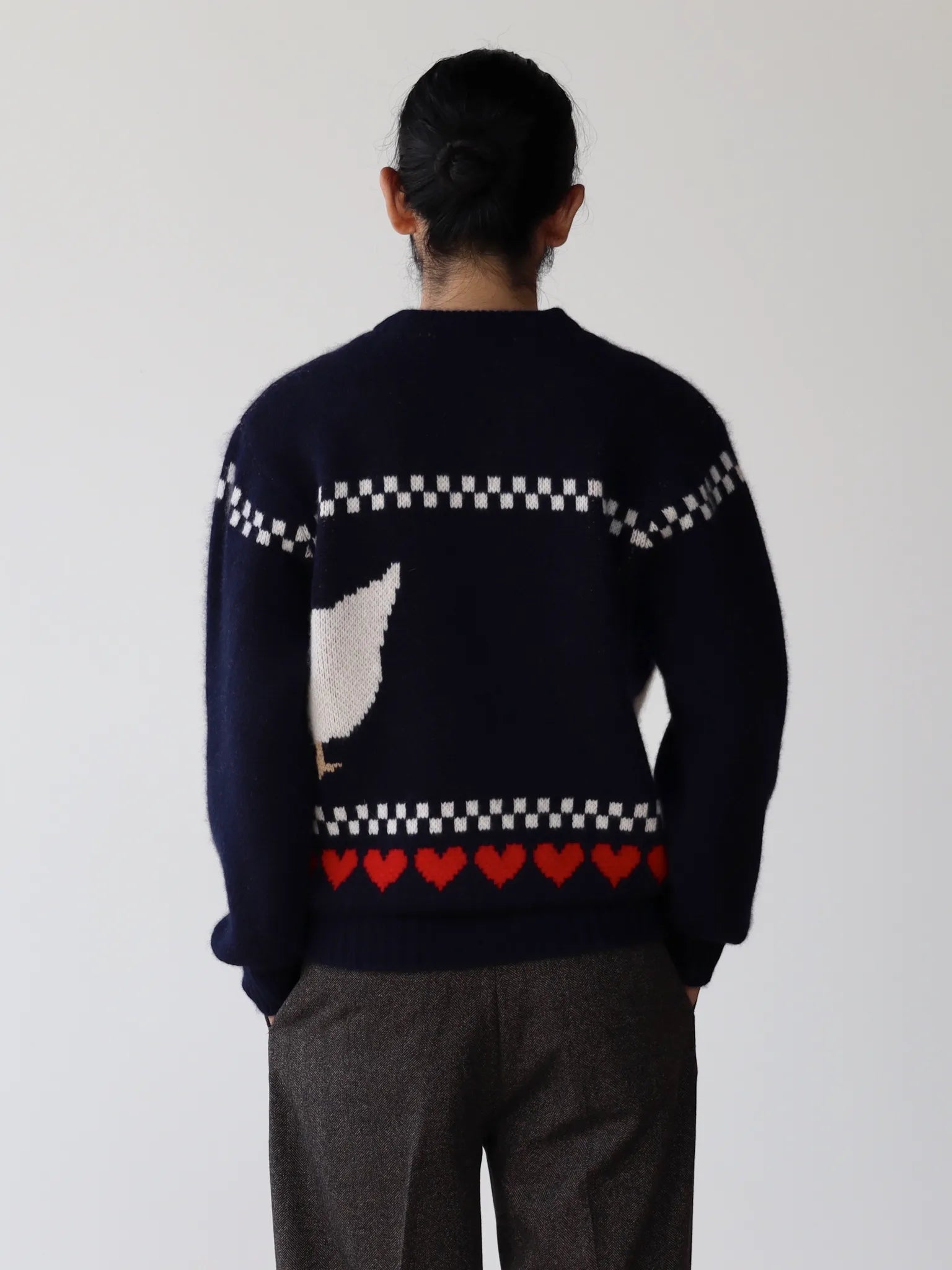 herill-cashmerejacquard-sweater-ahiru-navy-4