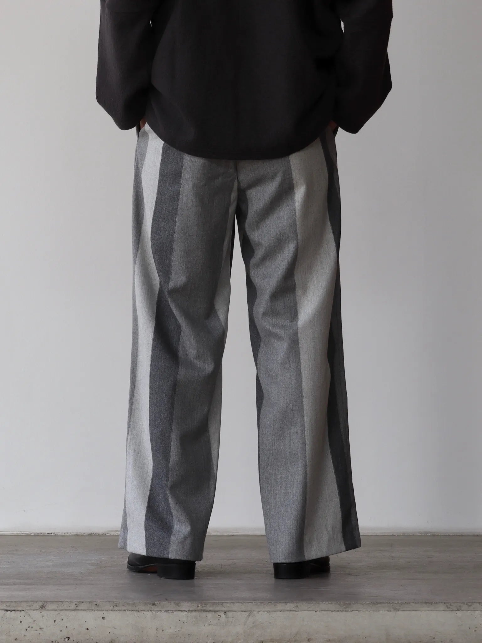 amachi-texture-fluction-pants-gray-3