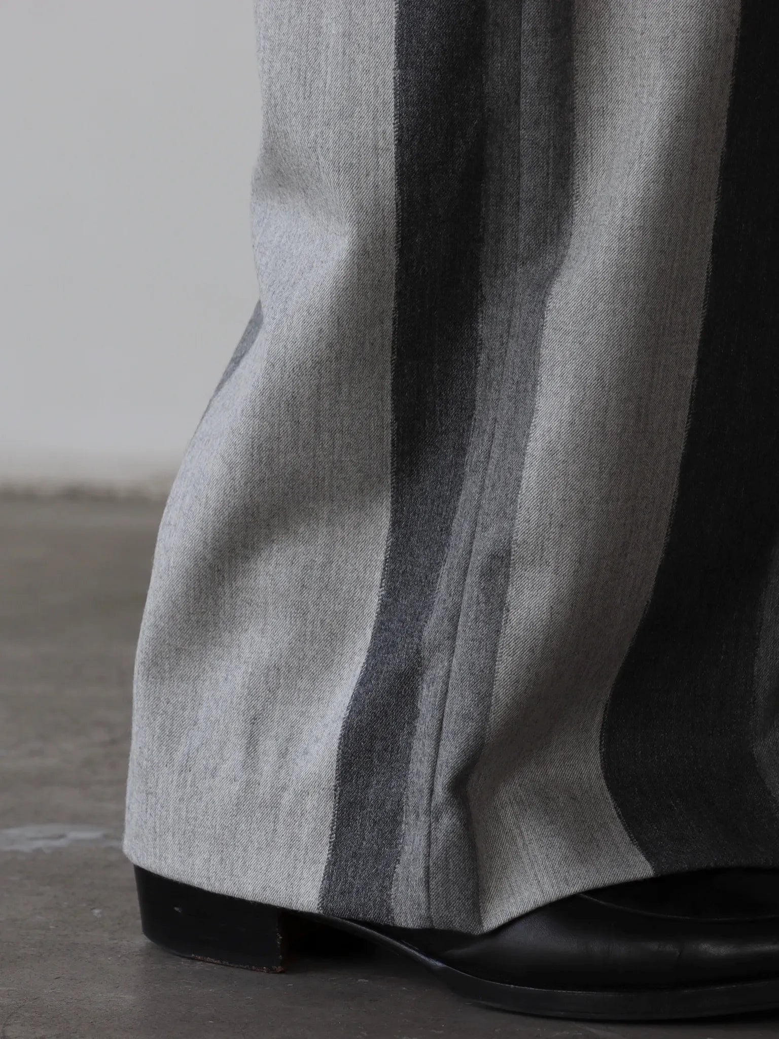 amachi-texture-fluction-pants-gray-4