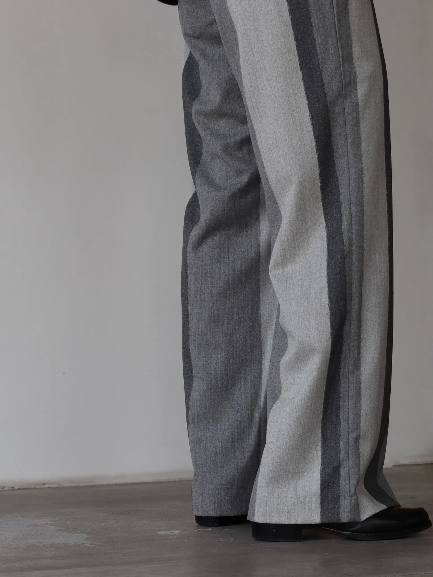 amachi-texture-fluction-pants-gray-5