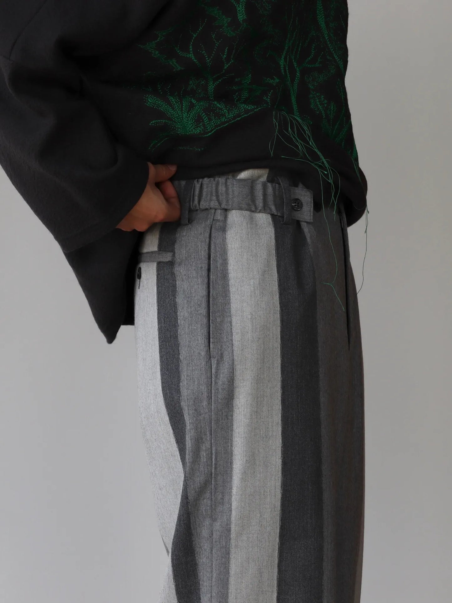 amachi-texture-fluction-pants-gray-6