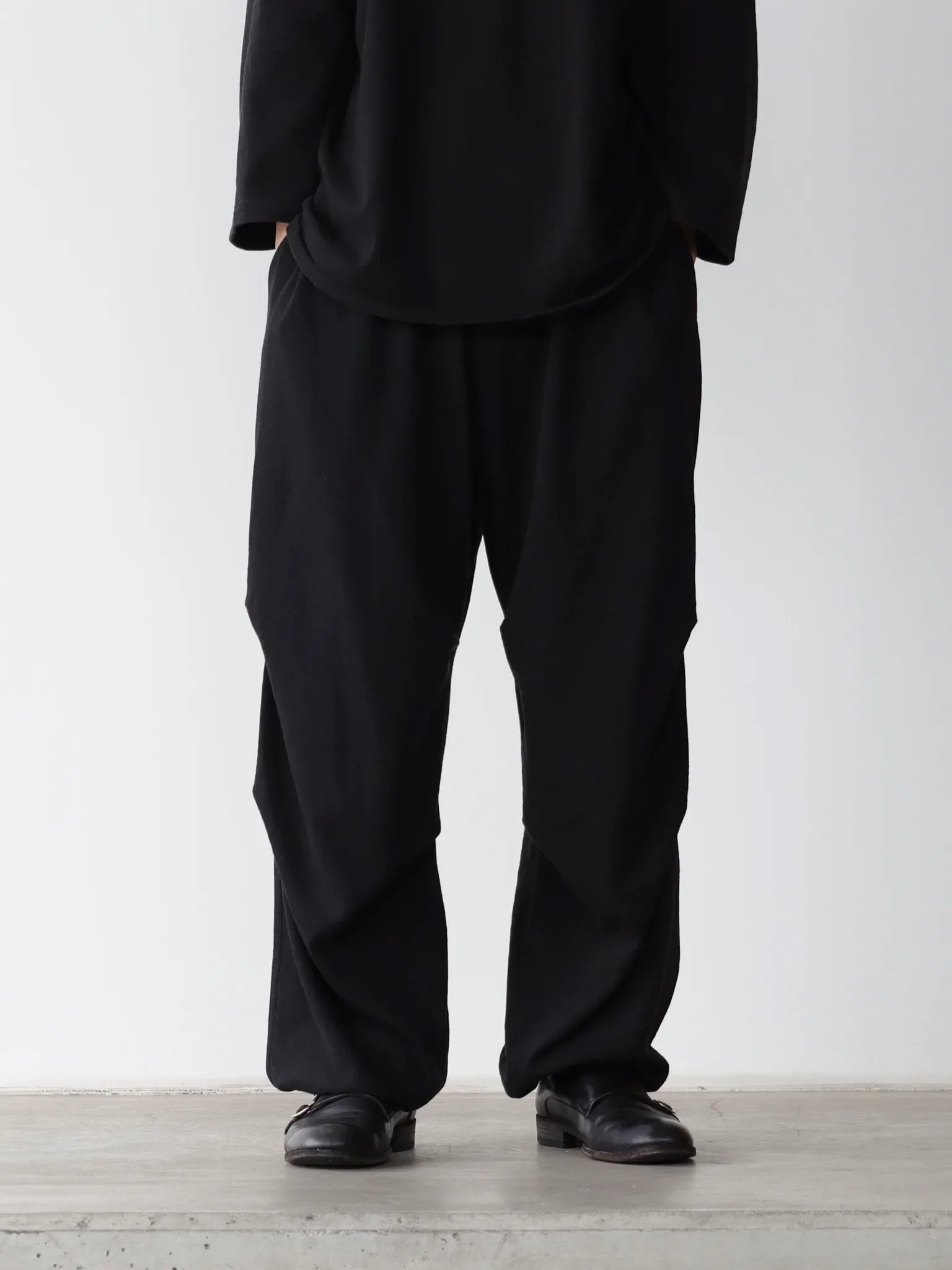 COMOLI コモリ　コットンジャージニータックパンツ　fade black COMOLI Cotton Jersey Knee Tuck Pants FADE BLACK | CASANOVA&CO