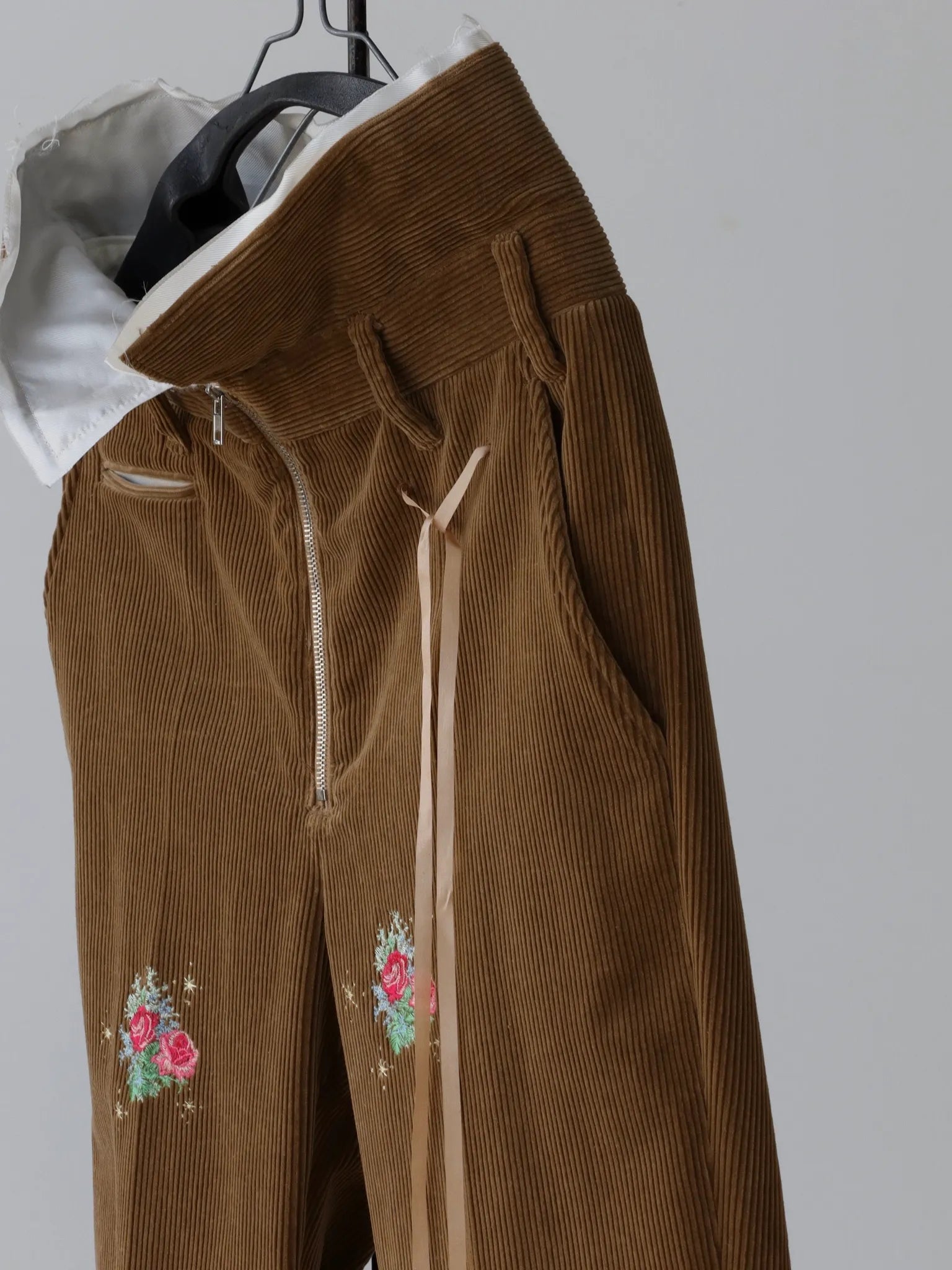 midorikawa-corduroy-slacks-camel-embroidery-3