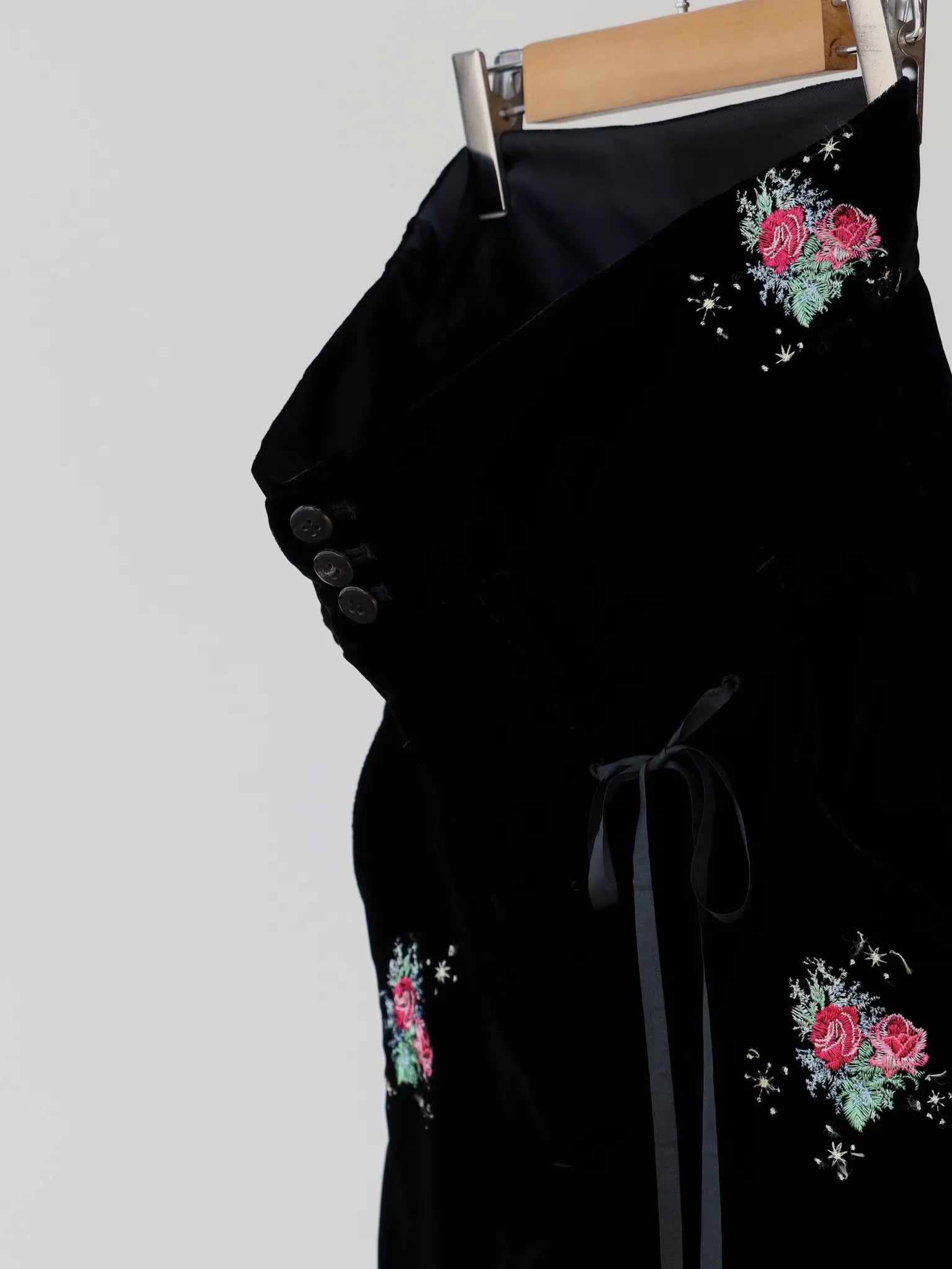 midorikawa-velvet-embroidery-pants-black-embroidery-2