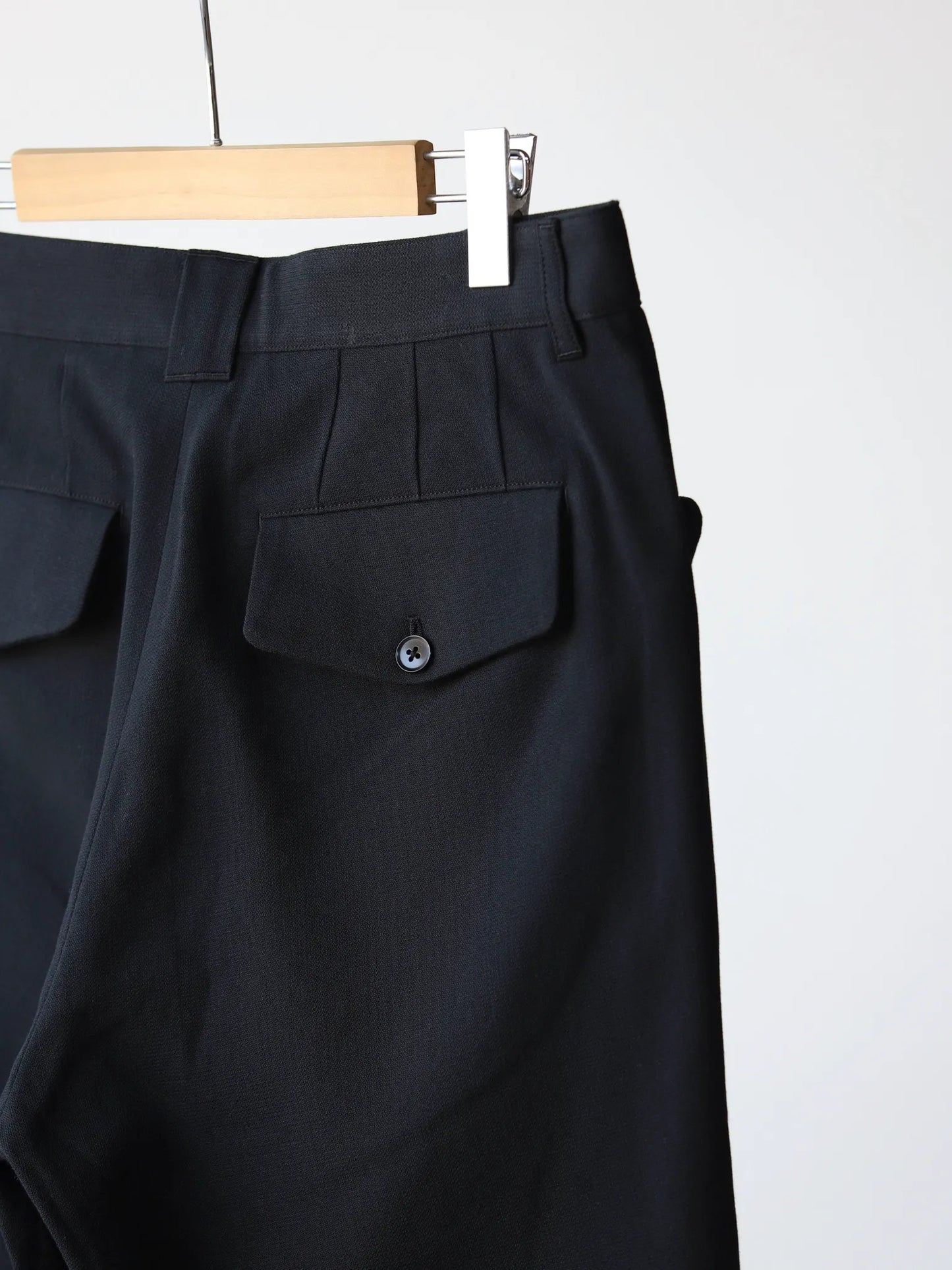 tilt-the-authentics-double-cloth-french-trousers-black-6